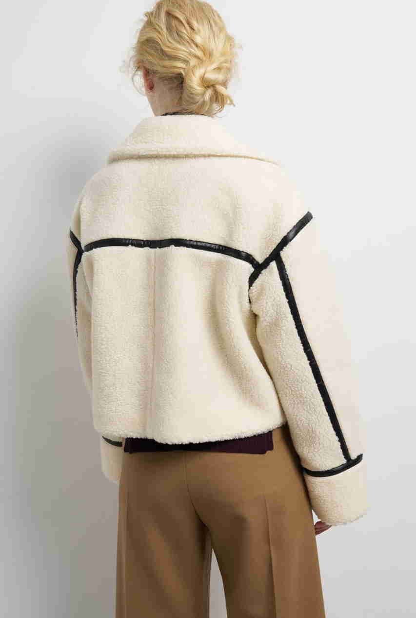 【ランバン オン ブルー/LANVIN en Bleu】のボアライダースジャケット 人気、トレンドファッション・服の通販 founy(ファニー) 　ファッション　Fashion　レディースファッション　Fashion for Women　アウター　Coat / Outerwear Collection　レディースジャケット・軽アウター　Jackets　ライダースジャケット / レザースタイル　Riders Jackets & Biker Style　2025年　2025　2025-2026秋冬・A/W　Autumn/Winter 2025–26 AW25–26　クール　Cool, Chic　ジャケット　Jacket, Outerwear　ダウン　Down, Puffer　チャーム　Charm, Pendant　バランス　Balance, Style Balance　ファブリック　Fabric, Textile　メタル　Metal, Metal Parts　エレガント 上品　Elegant　A/W・秋冬　Autumn/Winter　other-4|ID: prp329100004626455 ipo3291000000033245134