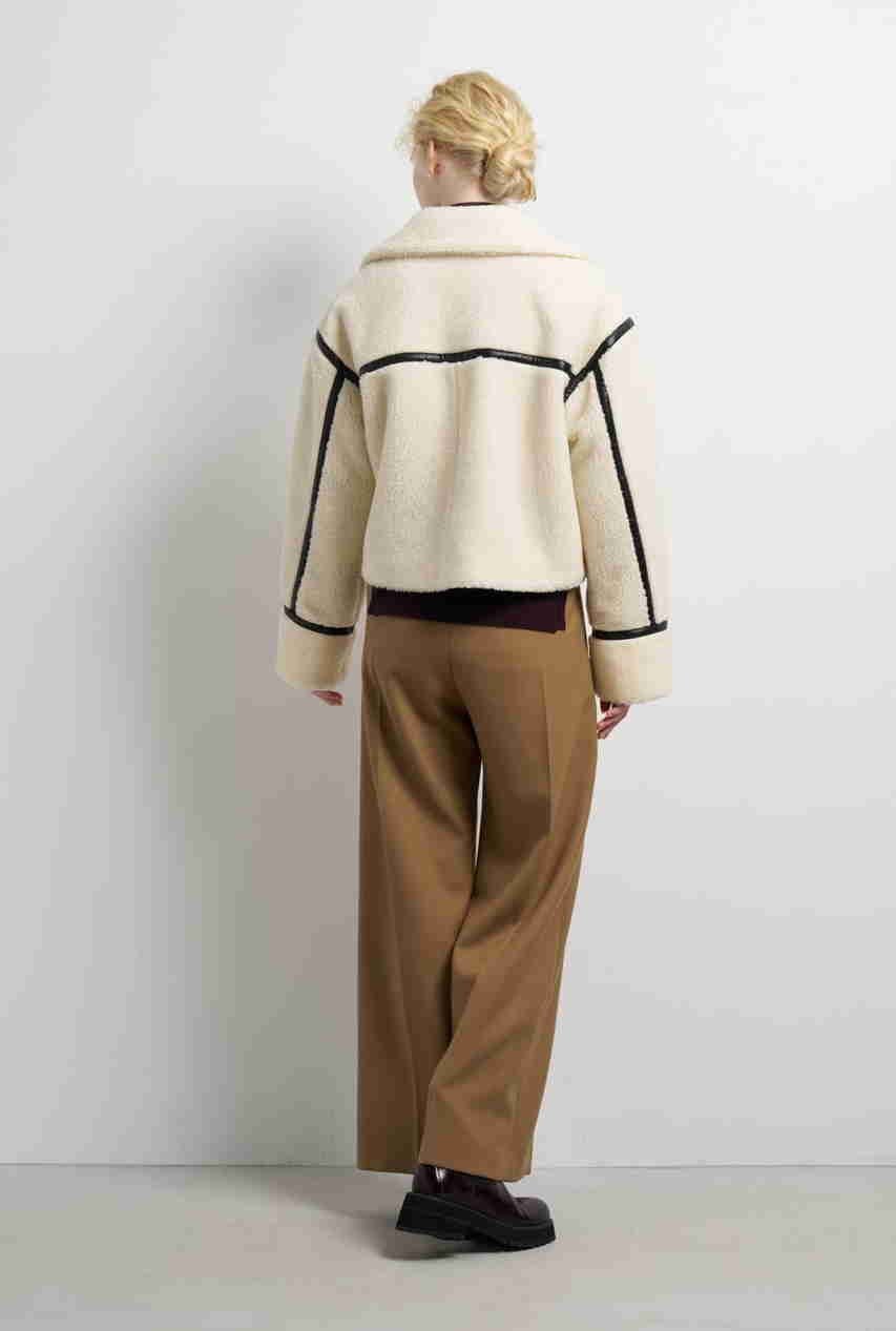 【ランバン オン ブルー/LANVIN en Bleu】のボアライダースジャケット 人気、トレンドファッション・服の通販 founy(ファニー) 　ファッション　Fashion　レディースファッション　Fashion for Women　アウター　Coat / Outerwear Collection　レディースジャケット・軽アウター　Jackets　ライダースジャケット / レザースタイル　Riders Jackets & Biker Style　2025年　2025　2025-2026秋冬・A/W　Autumn/Winter 2025–26 AW25–26　クール　Cool, Chic　ジャケット　Jacket, Outerwear　ダウン　Down, Puffer　チャーム　Charm, Pendant　バランス　Balance, Style Balance　ファブリック　Fabric, Textile　メタル　Metal, Metal Parts　エレガント 上品　Elegant　A/W・秋冬　Autumn/Winter　other-7|ID: prp329100004626455 ipo3291000000033245137