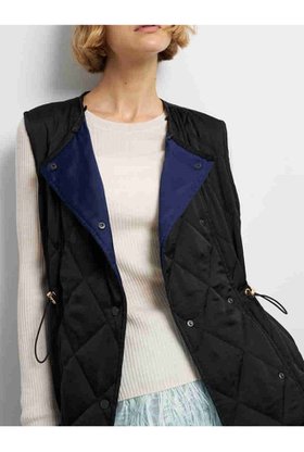 【ランバン オン ブルー/LANVIN en Bleu】のビッグカラーキルティングベスト 人気、トレンドファッション・服の通販 founy(ファニー) ファッション Fashion レディースファッション Fashion for Women アウター Coat / Outerwear Collection レディースジャケット・軽アウター Jackets 2025年 2025 2025-2026秋冬・A/W Autumn/Winter 2025–26 AW25–26 キルティング Quilted, Quilting サテン Satin, Glossy Fabric ジャケット Jacket, Outerwear ドローコード Drawcord, Drawstring Cord ファブリック Fabric, Textile ベスト Vest, Waistcoat メタル Metal, Metal Parts ラグジュアリー Luxury, Elegant エレガント 上品 Elegant A/W・秋冬 Autumn/Winter |ID:prp329100004626457