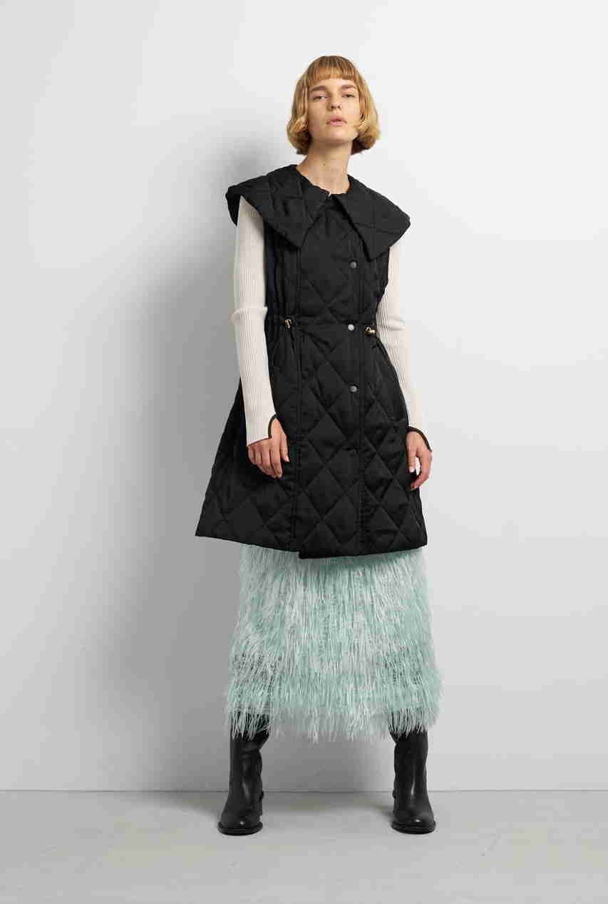 【ランバン オン ブルー/LANVIN en Bleu】のビッグカラーキルティングベスト 人気、トレンドファッション・服の通販 founy(ファニー) 　ファッション　Fashion　レディースファッション　Fashion for Women　アウター　Coat / Outerwear Collection　レディースジャケット・軽アウター　Jackets　2025年　2025　2025-2026秋冬・A/W　Autumn/Winter 2025–26 AW25–26　キルティング　Quilted, Quilting　サテン　Satin, Glossy Fabric　ジャケット　Jacket, Outerwear　ドローコード　Drawcord, Drawstring Cord　ファブリック　Fabric, Textile　ベスト　Vest, Waistcoat　メタル　Metal, Metal Parts　ラグジュアリー　Luxury, Elegant　エレガント 上品　Elegant　A/W・秋冬　Autumn/Winter　other-5|ID: prp329100004626457 ipo3291000000033245155
