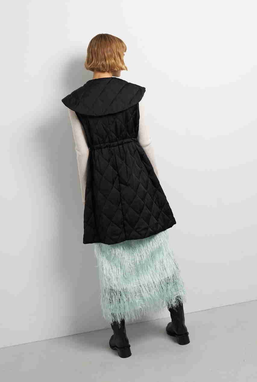 【ランバン オン ブルー/LANVIN en Bleu】のビッグカラーキルティングベスト 人気、トレンドファッション・服の通販 founy(ファニー) 　ファッション　Fashion　レディースファッション　Fashion for Women　アウター　Coat / Outerwear Collection　レディースジャケット・軽アウター　Jackets　2025年　2025　2025-2026秋冬・A/W　Autumn/Winter 2025–26 AW25–26　キルティング　Quilted, Quilting　サテン　Satin, Glossy Fabric　ジャケット　Jacket, Outerwear　ドローコード　Drawcord, Drawstring Cord　ファブリック　Fabric, Textile　ベスト　Vest, Waistcoat　メタル　Metal, Metal Parts　ラグジュアリー　Luxury, Elegant　エレガント 上品　Elegant　A/W・秋冬　Autumn/Winter　other-7|ID: prp329100004626457 ipo3291000000033245157