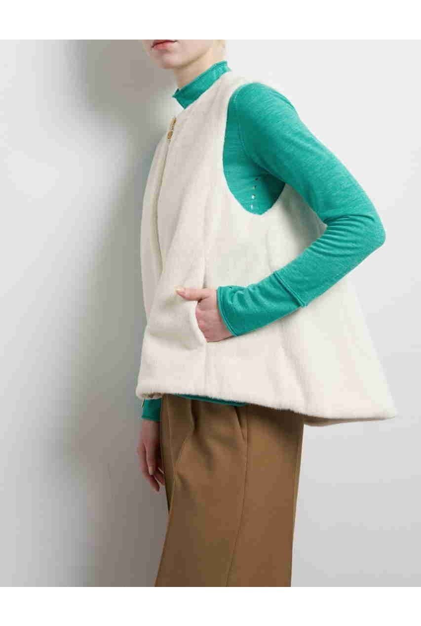 【ランバン オン ブルー/LANVIN en Bleu】のフェイクファーフレアベスト インテリア・キッズ・メンズ・レディースファッション・服の通販 founy(ファニー) 　ファッション　Fashion　レディースファッション　Fashion for Women　アウター　Coat / Outerwear Collection　レディースジャケット・軽アウター　Jackets　2025年　2025　2025-2026秋冬・A/W　Autumn/Winter 2025–26 AW25–26　ジャケット　Jacket, Outerwear　バランス　Balance, Style Balance　ファブリック　Fabric, Textile　フェイクファー　Faux Fur, Imitation Fur　ベスト　Vest, Waistcoat　ラグジュアリー　Luxury, Elegant　A/W・秋冬　Autumn/Winter　オフホワイト|ID: prp329100004626458 ipo3291000000033245160