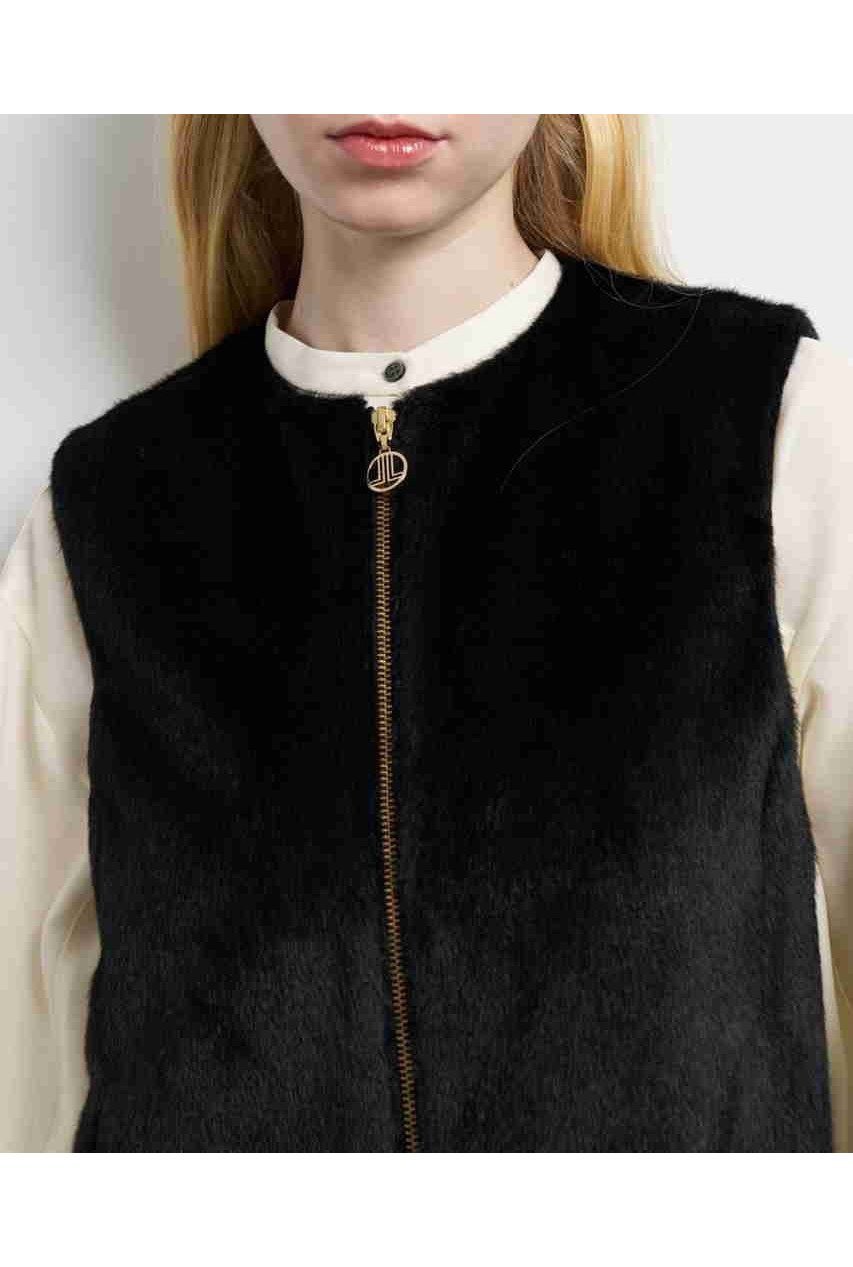【ランバン オン ブルー/LANVIN en Bleu】のフェイクファーフレアベスト 人気、トレンドファッション・服の通販 founy(ファニー) 　ファッション　Fashion　レディースファッション　Fashion for Women　アウター　Coat / Outerwear Collection　レディースジャケット・軽アウター　Jackets　2025年　2025　2025-2026秋冬・A/W　Autumn/Winter 2025–26 AW25–26　ジャケット　Jacket, Outerwear　バランス　Balance, Style Balance　ファブリック　Fabric, Textile　フェイクファー　Faux Fur, Imitation Fur　ベスト　Vest, Waistcoat　ラグジュアリー　Luxury, Elegant　A/W・秋冬　Autumn/Winter　other-7|ID: prp329100004626458 ipo3291000000033245167
