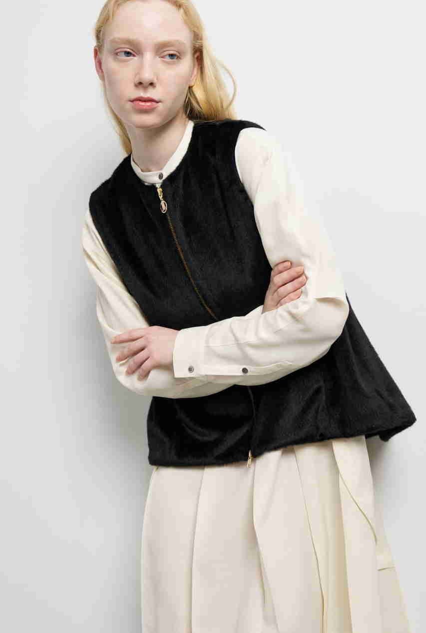 【ランバン オン ブルー/LANVIN en Bleu】のフェイクファーフレアベスト 人気、トレンドファッション・服の通販 founy(ファニー) 　ファッション　Fashion　レディースファッション　Fashion for Women　アウター　Coat / Outerwear Collection　レディースジャケット・軽アウター　Jackets　2025年　2025　2025-2026秋冬・A/W　Autumn/Winter 2025–26 AW25–26　ジャケット　Jacket, Outerwear　バランス　Balance, Style Balance　ファブリック　Fabric, Textile　フェイクファー　Faux Fur, Imitation Fur　ベスト　Vest, Waistcoat　ラグジュアリー　Luxury, Elegant　A/W・秋冬　Autumn/Winter　other-8|ID: prp329100004626458 ipo3291000000033245168