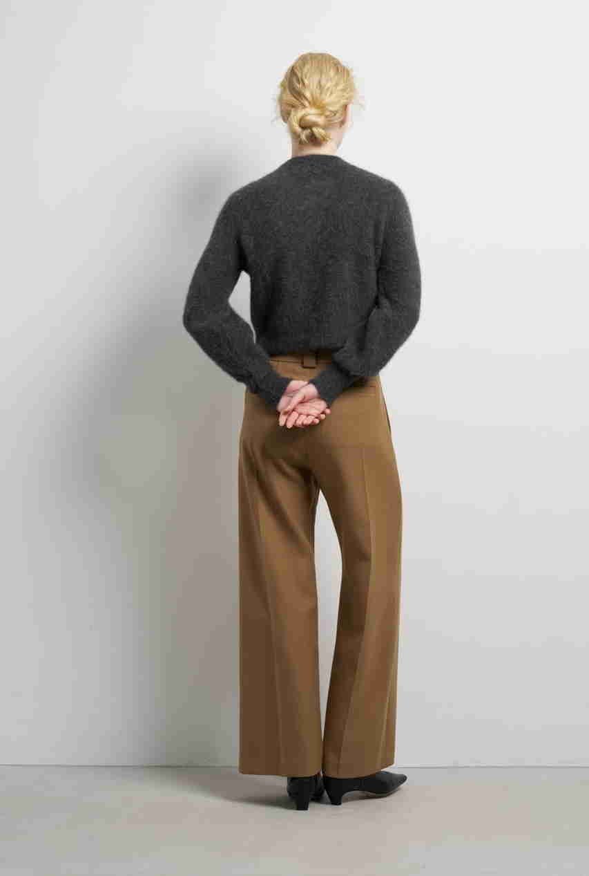 【ランバン オン ブルー/LANVIN en Bleu】のフォックスカシミヤパフスリーブニット 人気、トレンドファッション・服の通販 founy(ファニー) 　ファッション　Fashion　レディースファッション　Fashion for Women　トップス・カットソー　Cut & Sew Tops　ニット　Knit Tops & Sweaters　カジュアルプルオーバー・ニットトップス　Pullovers & Knit Tops / Casual Pullovers　2025年　2025　2025-2026秋冬・A/W　Autumn/Winter 2025–26 AW25–26　カーディガン　Cardigan, Knitwear　コンパクト　Compact, Small Size　スリーブ　Sleeve, Long Sleeve / Short Sleeve　バランス　Balance, Style Balance　ファブリック　Fabric, Textile　フェミニン　Feminine, Girly　フォックス　Fox, Fox Fur　A/W・秋冬　Autumn/Winter　other-6|ID: prp329100004626462 ipo3291000000033245205
