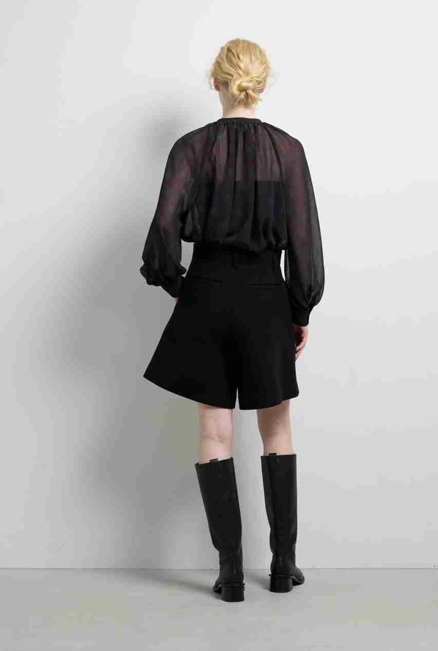 【ランバン オン ブルー/LANVIN en Bleu】のツイードメルトン ショートパンツ 人気、トレンドファッション・服の通販 founy(ファニー) 　ファッション　Fashion　レディースファッション　Fashion for Women　パンツ　Pants & Trousers　ショートパンツ・ハーフパンツ　High-Waisted & Relaxed Shorts　イタリア　Italy　オレンジ　Orange　ショート　Short, Short Length　スーツ　Suit, Formalwear　ツイード　Twill, Twill Weave　ファブリック　Fabric, Textile　フォーマル　Formal, Dressy　別注　Limited Edition, Custom Order　マニッシュ　Mannish, Boyish　メルトン　Melton, Heavy Wool　A/W・秋冬　Autumn/Winter　2025年　2025　2025-2026秋冬・A/W　Autumn/Winter 2025–26 AW25–26　other-6|ID: prp329100004626475 ipo3291000000033245309