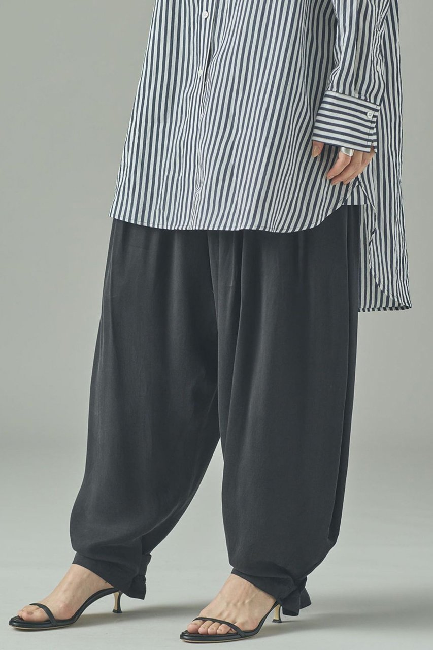【カレンソロジー/Curensology】のサテンタックパンツ 人気、トレンドファッション・服の通販 founy(ファニー) 　ファッション　Fashion　レディースファッション　Fashion for Women　パンツ　Pants & Trousers　2025年　2025　2025-2026秋冬・A/W　Autumn/Winter 2025–26 AW25–26　おすすめ　Recommended / Our Picks　なめらか　Smooth, Silky Texture　ウォッシュ　Washed Finish　キュプラ　Cupro, Eco Fabric　サテン　Satin, Glossy Fabric　ジャケット　Jacket, Outerwear　ピーチ　Peach, Soft Touch　フランス　France, French　ミリタリー　Military, Army Style　リラックス　Relax, Relaxed Fit　日本製　Made In Japan　A/W・秋冬　Autumn/Winter　other-2|ID: prp329100004626477 ipo3291000000033245324