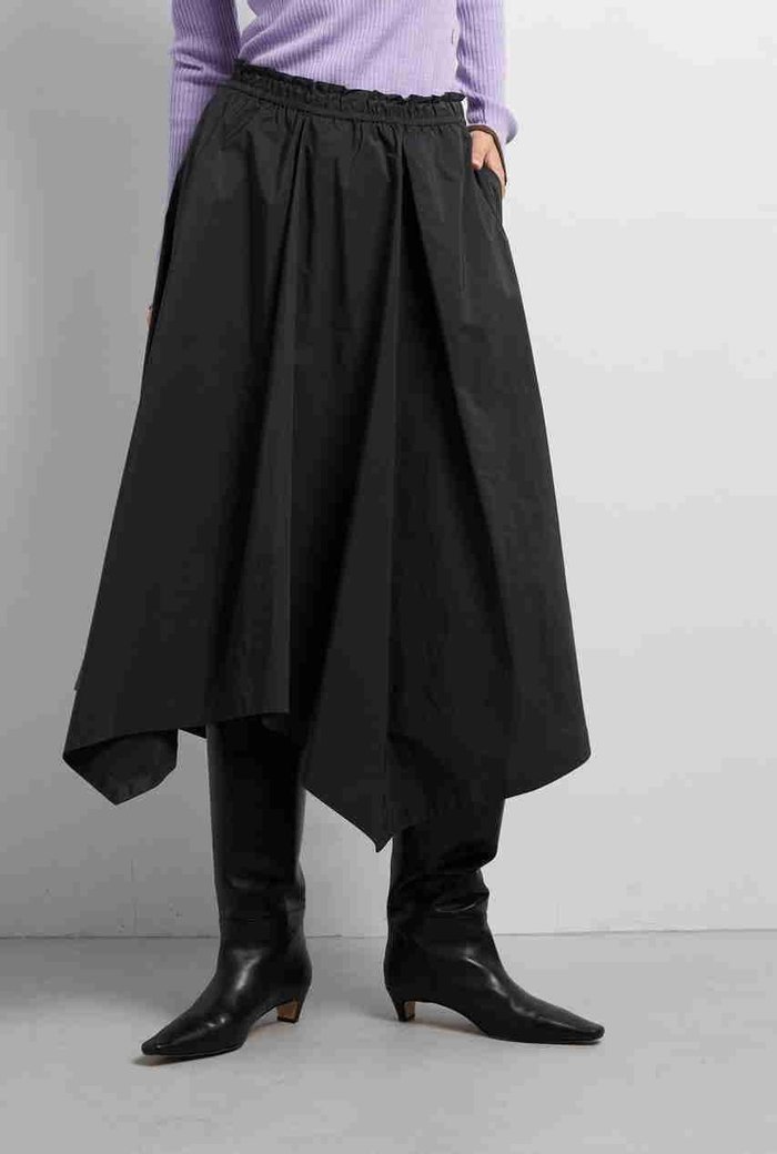 【ランバン オン ブルー/LANVIN en Bleu】のアシンメトリーヘムスカート インテリア・キッズ・メンズ・レディースファッション・服の通販 founy(ファニー) https://founy.com/ ファッション Fashion レディースファッション Fashion for Women スカート Skirts ロングスカート Long Skirts / Maxi & Midi Skirts タフタ Taffeta, Structured Fabric ドレープ Drape, Draping Fabric ファブリック Fabric, Textile フレア Flare, Flared ロング Long, Long-Length エレガント 上品 Elegant |ID: prp329100004626494 ipo3291000000033245459