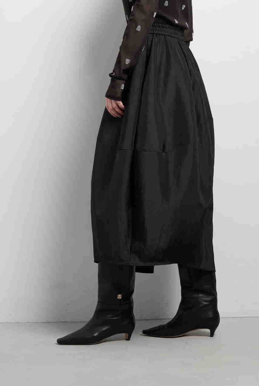 【ランバン オン ブルー/LANVIN en Bleu】のアシンメコクーンタフタスカート 人気、トレンドファッション・服の通販 founy(ファニー) 　ファッション　Fashion　レディースファッション　Fashion for Women　スカート　Skirts　ロングスカート　Long Skirts / Maxi & Midi Skirts　シャンブレー　Chambray, Denim-Like Fabric　タフタ　Taffeta, Structured Fabric　フロント　Front, Front Design　ランダム　Random, Irregular　ロング　Long, Long-Length　エレガント 上品　Elegant　A/W・秋冬　Autumn/Winter　other-6|ID: prp329100004626495 ipo3291000000035664267