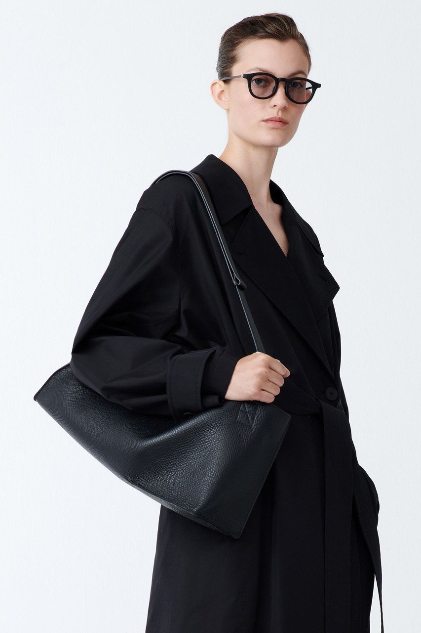 【スタジオ ニコルソン/STUDIO NICHOLSON】の【UNISEX】SHIBORU THE FOLDED ショルダー バッグ 人気、トレンドファッション・服の通販 founy(ファニー) 　ファッション　Fashion　レディースファッション　Fashion for Women　バッグ　Bags　2025年　2025　2025-2026秋冬・A/W　Autumn/Winter 2025–26 AW25–26　ユニセックス　Unisex, Genderless　なめらか　Smooth, Silky Texture　ショルダー　Shoulder, Shoulder Strap　モダン　Modern, Contemporary　台形　A-Line, Trapezoid Shape　A/W・秋冬　Autumn/Winter　other-8|ID: prp329100004627440 ipo3291000000033259895