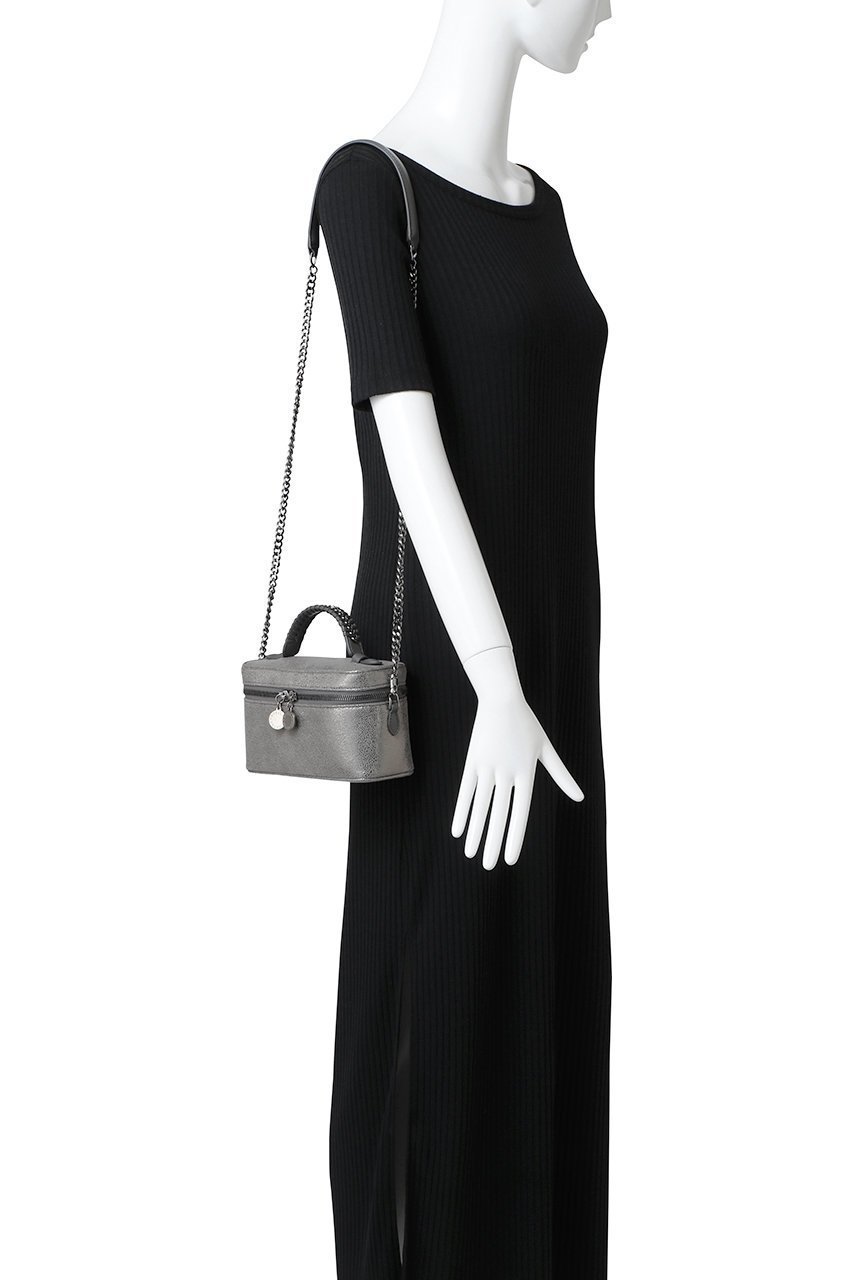 【ステラ マッカートニー/STELLA McCARTNEY】のFalabella シャイニードットシャモアバニティケース 人気、トレンドファッション・服の通販 founy(ファニー) 　ファッション　Fashion　レディースファッション　Fashion for Women　バッグ　Bags　2025年　2025　2025-2026秋冬・A/W　Autumn/Winter 2025–26 AW25–26　シャイニー　Shiny, Glossy Finish　シルバー　Silver, Metallic Silver　チェーン　Chain, Chain Strap　パーティ　Party, Party Style　フォルム　Silhouette, Form　リュクス　Luxury, Elegant, High-End, Chic　A/W・秋冬　Autumn/Winter　other-2|ID: prp329100004627444 ipo3291000000033259917
