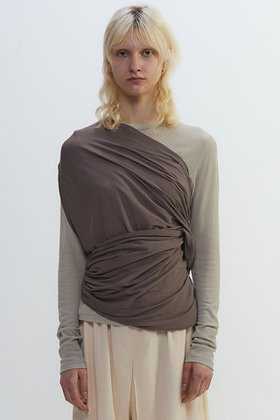 【プレインピープル/PLAIN PEOPLE】 シア―ハイツイストフライスショール型レイヤードTシャツ人気、トレンドファッション・服の通販 founy(ファニー) ファッション Fashion レディースファッション Fashion for Women トップス・カットソー Cut & Sew Tops シャツ・ブラウス・オフィスカジュアル Elegant Blouses & Button-Ups ロングTシャツ・Tシャツ Longline T-Shirts & Tees カットソー・ベーシックTシャツ Cut-and-Sewn Tops / Stretch Tees & Basics 2025年 2025 2025-2026秋冬・A/W Autumn/Winter 2025–26 AW25–26 ショール Shawl, Wrap スリーブ Sleeve, Long Sleeve / Short Sleeve ドレープ Drape, Draping Fabric ベスト Vest, Waistcoat ベーシック Basic, Essential ロング Long, Long-Length A/W・秋冬 Autumn/Winter 長袖 Long Sleeve, Full Sleeve |ID:prp329100004627480