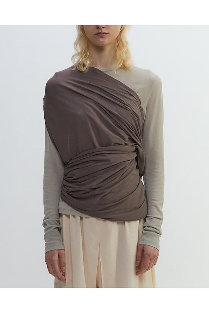 【プレインピープル/PLAIN PEOPLE】のシア―ハイツイストフライスショール型レイヤードTシャツ インテリア・キッズ・メンズ・レディースファッション・服の通販 founy(ファニー) https://founy.com/ ファッション Fashion レディースファッション Fashion for Women トップス・カットソー Cut & Sew Tops シャツ・ブラウス・オフィスカジュアル Elegant Blouses & Button-Ups ロングTシャツ・Tシャツ Longline T-Shirts & Tees カットソー・ベーシックTシャツ Cut-and-Sewn Tops / Stretch Tees & Basics 2025年 2025 2025-2026秋冬・A/W Autumn/Winter 2025–26 AW25–26 ショール Shawl, Wrap スリーブ Sleeve, Long Sleeve / Short Sleeve ドレープ Drape, Draping Fabric ベスト Vest, Waistcoat ベーシック Basic, Essential ロング Long, Long-Length A/W・秋冬 Autumn/Winter 長袖 Long Sleeve, Full Sleeve |ID: prp329100004627480 ipo3291000000033260175