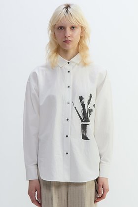 【プレインピープル/PLAIN PEOPLE】 綿麻高密度ツイルアトリエモチーフプリントシャツ人気、トレンドファッション・服の通販 founy(ファニー) ファッション Fashion レディースファッション Fashion for Women トップス・カットソー Cut & Sew Tops シャツ・ブラウス・オフィスカジュアル Elegant Blouses & Button-Ups スタンダード Standard, Basic スリーブ Sleeve, Long Sleeve / Short Sleeve フォルム Silhouette, Form ベーシック Basic, Essential モチーフ Motif, Design Theme ヨーク Yoke, Yoke Design リネン Linen, Linen Fabric ロング Long, Long-Length |ID:prp329100004627484