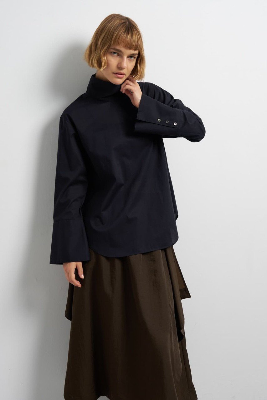 【ランバン オン ブルー/LANVIN en Bleu】のスタンドカラープルオーバーブラウス インテリア・キッズ・メンズ・レディースファッション・服の通販 founy(ファニー) 　ファッション　Fashion　レディースファッション　Fashion for Women　トップス・カットソー　Cut & Sew Tops　シャツ・ブラウス・オフィスカジュアル　Elegant Blouses & Button-Ups　カジュアルプルオーバー・ニットトップス　Pullovers & Knit Tops / Casual Pullovers　インナー　Innerwear　カフス　Cuff Design　スタンド　Stand Collar, Upright Stand　スリーブ　Sleeve, Long Sleeve / Short Sleeve　ファブリック　Fabric, Textile　フォーマル　Formal, Dressy　フレア　Flare, Flared　ミックス　Mix, Mixed Style　ロング　Long, Long-Length　新作・新入荷　New Arrivals / New In　ネイビー|ID: prp329100004627485 ipo3291000000033260206