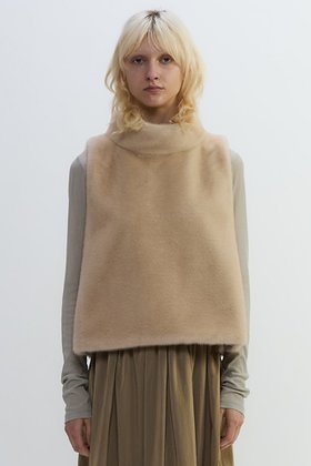 【プレインピープル/PLAIN PEOPLE】 フェイクファーオフタートルベスト人気、トレンドファッション・服の通販 founy(ファニー) ファッション Fashion レディースファッション Fashion for Women アウター Coat / Outerwear Collection レディースジャケット・軽アウター Jackets 2025年 2025 2025-2026秋冬・A/W Autumn/Winter 2025–26 AW25–26 なめらか Smooth, Silky Texture ジャケット Jacket, Outerwear フェイクファー Faux Fur, Imitation Fur フランス France, French ベスト Vest, Waistcoat リアル Real, Realistic ワンポイント One Point, Statement Accent A/W・秋冬 Autumn/Winter 防寒 Cold Protection, Winter-Ready |ID:prp329100004627489