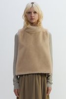 【プレインピープル/PLAIN PEOPLE】のフェイクファーオフタートルベスト 人気、トレンドファッション・服の通販 founy(ファニー) ファッション Fashion レディースファッション Fashion for Women アウター Coat / Outerwear Collection レディースジャケット・軽アウター Jackets 2025年 2025 2025-2026秋冬・A/W Autumn/Winter 2025–26 AW25–26 なめらか Smooth, Silky Texture ジャケット Jacket, Outerwear フェイクファー Faux Fur, Imitation Fur フランス France, French ベスト Vest, Waistcoat リアル Real, Realistic ワンポイント One Point, Statement Accent A/W・秋冬 Autumn/Winter 防寒 Cold Protection, Winter-Ready |ID:prp329100004627489