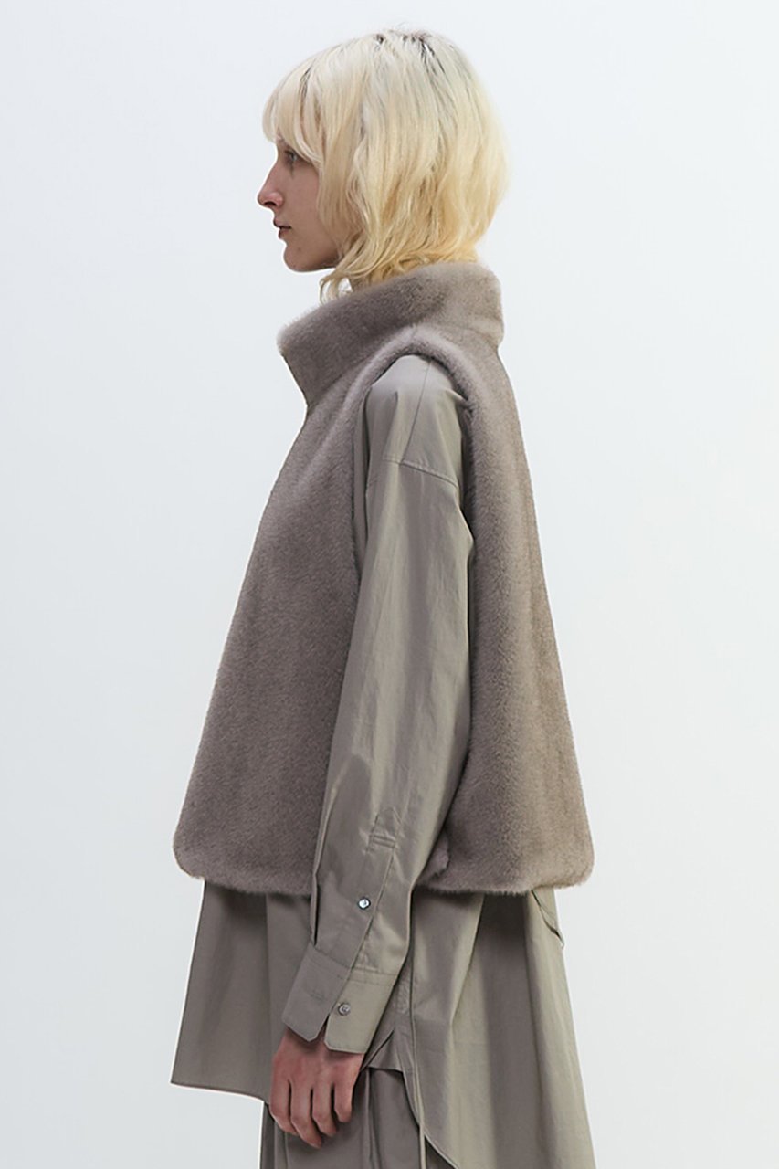 【プレインピープル/PLAIN PEOPLE】のフェイクファーオフタートルベスト 人気、トレンドファッション・服の通販 founy(ファニー) 　ファッション　Fashion　レディースファッション　Fashion for Women　アウター　Coat / Outerwear Collection　レディースジャケット・軽アウター　Jackets　2025年　2025　2025-2026秋冬・A/W　Autumn/Winter 2025–26 AW25–26　なめらか　Smooth, Silky Texture　ジャケット　Jacket, Outerwear　フェイクファー　Faux Fur, Imitation Fur　フランス　France, French　ベスト　Vest, Waistcoat　リアル　Real, Realistic　ワンポイント　One Point, Statement Accent　A/W・秋冬　Autumn/Winter　防寒　Cold Protection, Winter-Ready　other-2|ID: prp329100004627489 ipo3291000000033260255