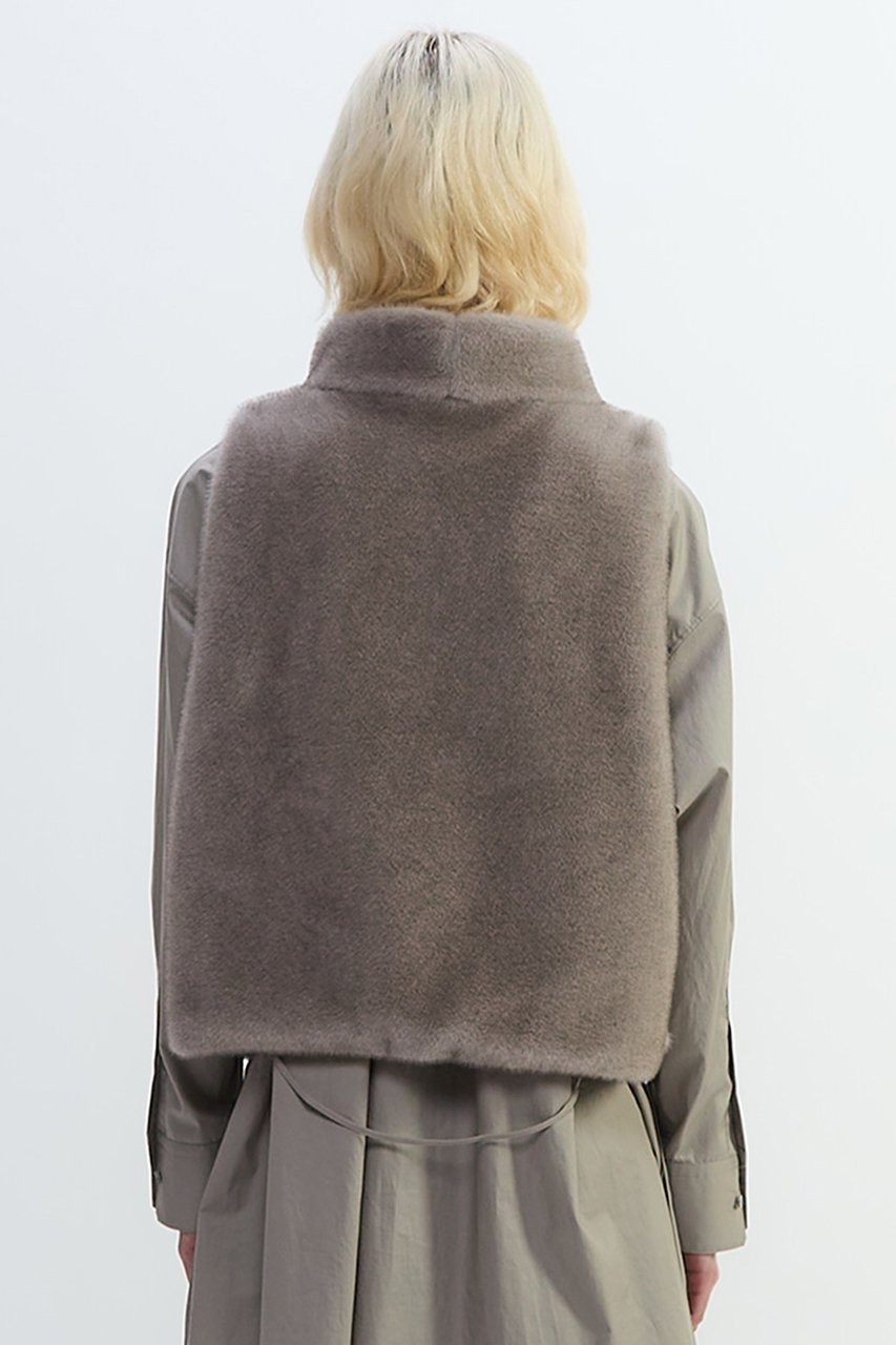 【プレインピープル/PLAIN PEOPLE】のフェイクファーオフタートルベスト 人気、トレンドファッション・服の通販 founy(ファニー) 　ファッション　Fashion　レディースファッション　Fashion for Women　アウター　Coat / Outerwear Collection　レディースジャケット・軽アウター　Jackets　2025年　2025　2025-2026秋冬・A/W　Autumn/Winter 2025–26 AW25–26　なめらか　Smooth, Silky Texture　ジャケット　Jacket, Outerwear　フェイクファー　Faux Fur, Imitation Fur　フランス　France, French　ベスト　Vest, Waistcoat　リアル　Real, Realistic　ワンポイント　One Point, Statement Accent　A/W・秋冬　Autumn/Winter　防寒　Cold Protection, Winter-Ready　other-3|ID: prp329100004627489 ipo3291000000033260256