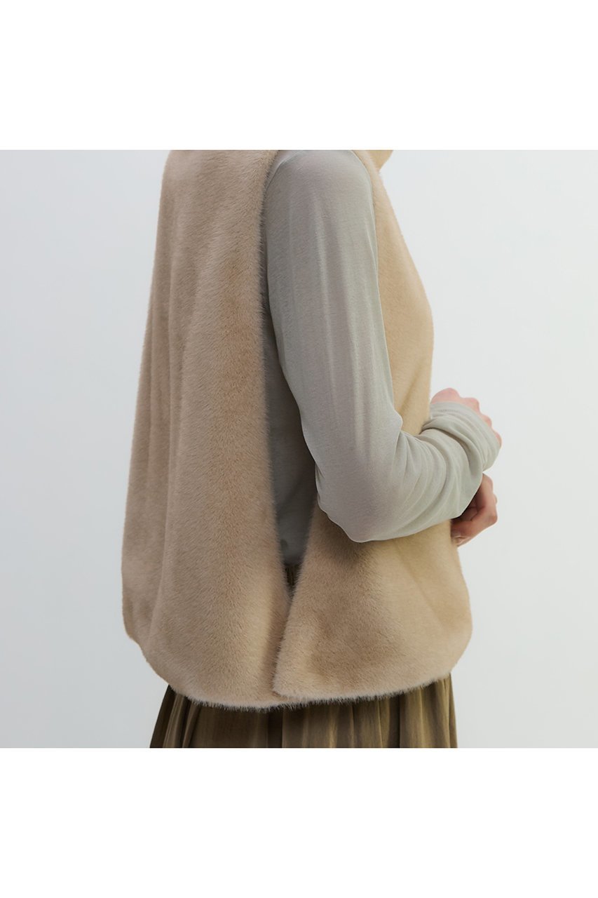 【プレインピープル/PLAIN PEOPLE】のフェイクファーオフタートルベスト 人気、トレンドファッション・服の通販 founy(ファニー) 　ファッション　Fashion　レディースファッション　Fashion for Women　アウター　Coat / Outerwear Collection　レディースジャケット・軽アウター　Jackets　なめらか　Smooth, Silky Texture　ジャケット　Jacket, Outerwear　フェイクファー　Faux Fur, Imitation Fur　フランス　France, French　ベスト　Vest, Waistcoat　リアル　Real, Realistic　ワンポイント　One Point, Statement Accent　防寒　Cold Protection, Winter-Ready　other-6|ID: prp329100004627489 ipo3291000000035277264