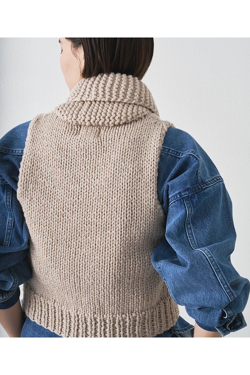 【ウィムガゼット/Whim Gazette】の【BSBEE】カウチンZIP ベスト 人気、トレンドファッション・服の通販 founy(ファニー) 　ファッション　Fashion　レディースファッション　Fashion for Women　トップス・カットソー　Cut & Sew Tops　ニット　Knit Tops & Sweaters　ベスト&ジレ / 重ね着スタイル　Vests & Gilets　カジュアルプルオーバー・ニットトップス　Pullovers & Knit Tops / Casual Pullovers　イタリア　Italy　コンパクト　Compact, Small Size　ターコイズ　Turquoise, Blue-Green　ハンド　Hand, Handmade　バランス　Balance, Style Balance　パターン　Pattern, Design Print　ベスト　Vest, Waistcoat　別注　Limited Edition, Custom Order　A/W・秋冬　Autumn/Winter　2025年　2025　2025-2026秋冬・A/W　Autumn/Winter 2025–26 AW25–26　other-5|ID: prp329100004627496 ipo3291000000033260323