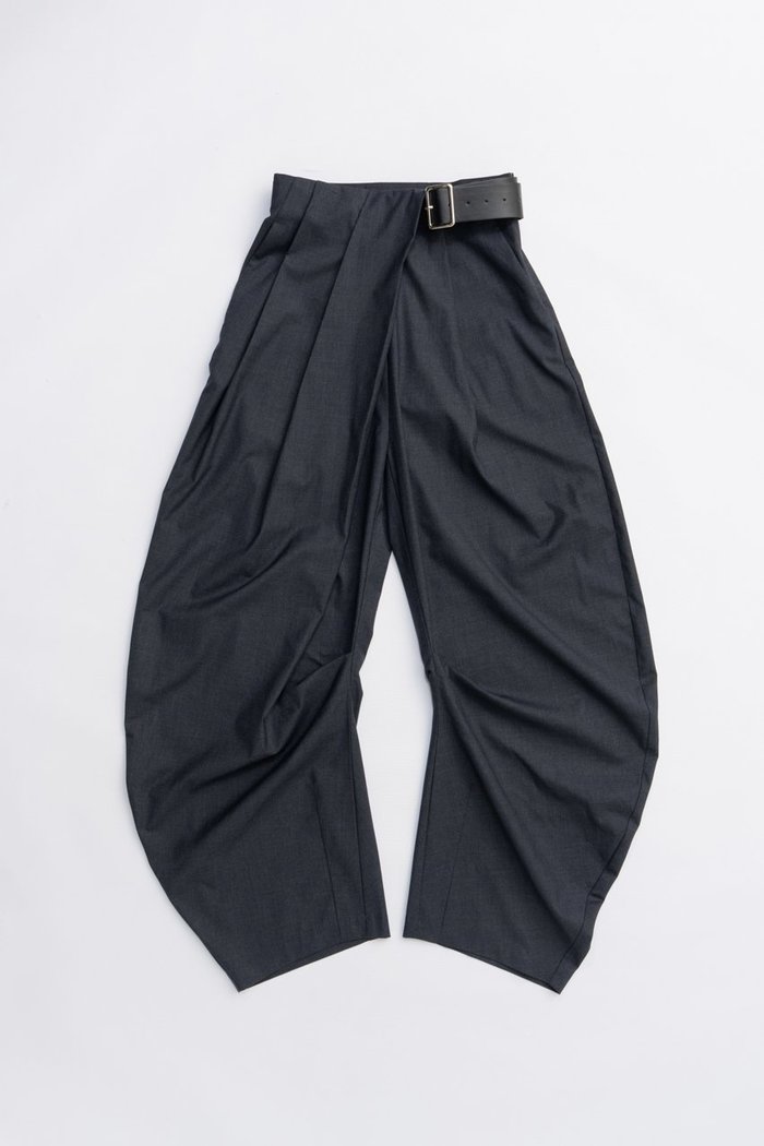 【プランク プロジェクト/PRANK PROJECT】のアシメタックベルトパンツ / Asymmetrical Belt Pants インテリア・キッズ・メンズ・レディースファッション・服の通販 founy(ファニー) https://founy.com/ ファッション Fashion レディースファッション Fashion for Women パンツ Pants & Trousers ベルト&ウエストマーク Belts & Waist Accessories 2025年 2025 2025-2026秋冬・A/W Autumn/Winter 2025–26 AW25–26 おすすめ Recommended / Our Picks アシンメトリー Asymmetrical Style ドレープ Drape, Draping Fabric フォーマル Formal, Dressy A/W・秋冬 Autumn/Winter |ID: prp329100004627507 ipo3291000000033260425