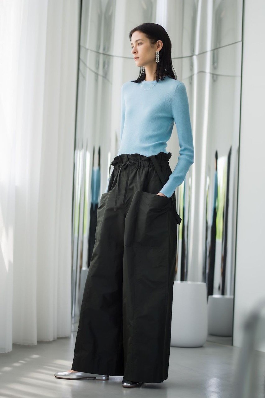 【エブール/ebure】の【8/8 0:00販売開始】マイクロタフタ サスペンダーワイドパンツ 人気、トレンドファッション・服の通販 founy(ファニー) 　ファッション　Fashion　レディースファッション　Fashion for Women　パンツ　Pants & Trousers　2025年　2025　2025-2026秋冬・A/W　Autumn/Winter 2025–26 AW25–26　カットソー　Cut and Sewn Top　サスペンダー　Suspenders, Braces　シンプル　Simple, Minimal　タフタ　Taffeta, Structured Fabric　パッチ　Patch, Appliqué　フォルム　Silhouette, Form　ポケット　Pocket, Pocket Detail　A/W・秋冬　Autumn/Winter　other-8|ID: prp329100004627512 ipo3291000000033260483
