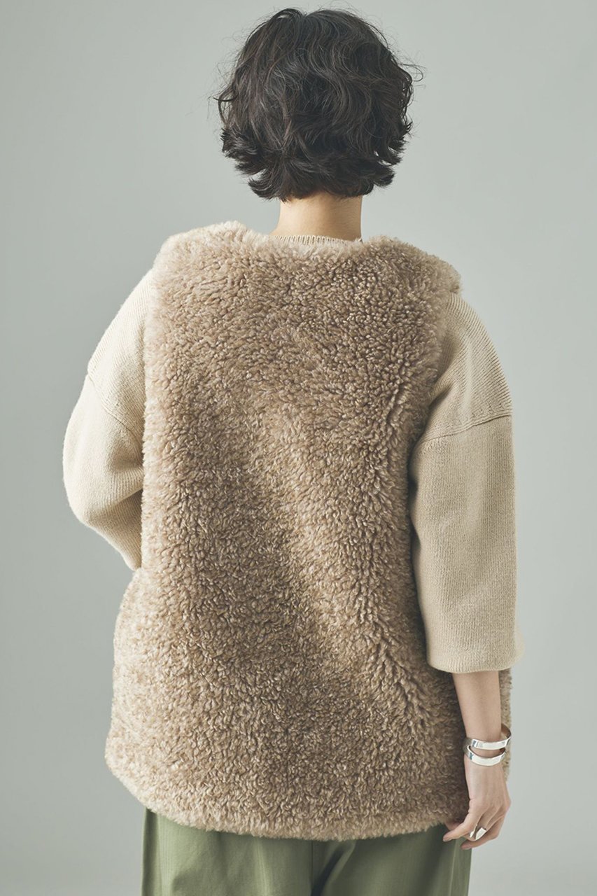 【カレンソロジー/Curensology】のリバーキルトファーベスト 人気、トレンドファッション・服の通販 founy(ファニー) 　ファッション　Fashion　レディースファッション　Fashion for Women　アウター　Coat / Outerwear Collection　レディースジャケット・軽アウター　Jackets　なめらか　Smooth, Silky Texture　イタリア　Italy　キルト　Quilt, Quilted Fabric　サテン　Satin, Glossy Fabric　シンプル　Simple, Minimal　ジップ　Zip, Zipper　ジャケット　Jacket, Outerwear　タフタ　Taffeta, Structured Fabric　バランス　Balance, Style Balance　フェイクファー　Faux Fur, Imitation Fur　ベスト　Vest, Waistcoat　エレガント 上品　Elegant　秋　Autumn　other-3|ID: prp329100004628587 ipo3291000000035651336