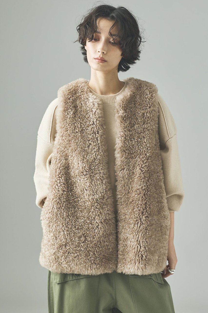 【カレンソロジー/Curensology】のリバーキルトファーベスト 人気、トレンドファッション・服の通販 founy(ファニー) 　ファッション　Fashion　レディースファッション　Fashion for Women　アウター　Coat / Outerwear Collection　レディースジャケット・軽アウター　Jackets　なめらか　Smooth, Silky Texture　イタリア　Italy　キルト　Quilt, Quilted Fabric　サテン　Satin, Glossy Fabric　シンプル　Simple, Minimal　ジップ　Zip, Zipper　ジャケット　Jacket, Outerwear　タフタ　Taffeta, Structured Fabric　バランス　Balance, Style Balance　フェイクファー　Faux Fur, Imitation Fur　ベスト　Vest, Waistcoat　エレガント 上品　Elegant　秋　Autumn　other-4|ID: prp329100004628587 ipo3291000000035651337