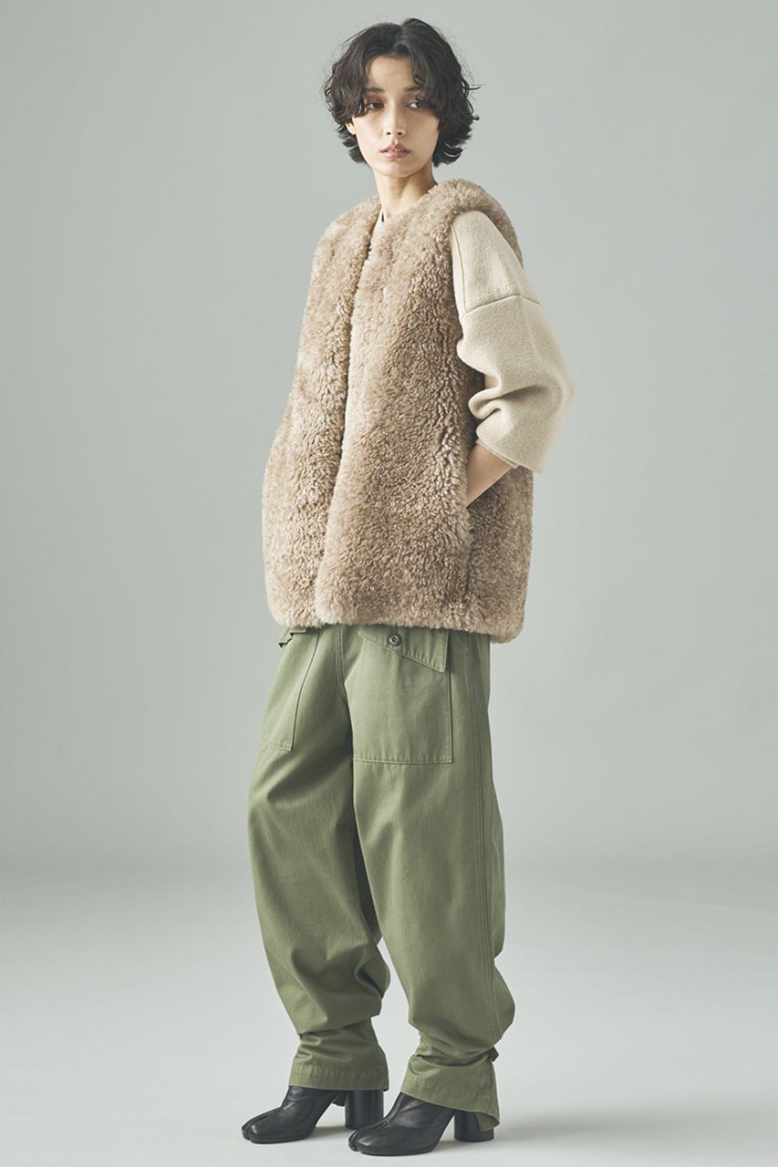 【カレンソロジー/Curensology】のリバーキルトファーベスト 人気、トレンドファッション・服の通販 founy(ファニー) 　ファッション　Fashion　レディースファッション　Fashion for Women　アウター　Coat / Outerwear Collection　レディースジャケット・軽アウター　Jackets　なめらか　Smooth, Silky Texture　イタリア　Italy　キルト　Quilt, Quilted Fabric　サテン　Satin, Glossy Fabric　シンプル　Simple, Minimal　ジップ　Zip, Zipper　ジャケット　Jacket, Outerwear　タフタ　Taffeta, Structured Fabric　バランス　Balance, Style Balance　フェイクファー　Faux Fur, Imitation Fur　ベスト　Vest, Waistcoat　エレガント 上品　Elegant　秋　Autumn　other-6|ID: prp329100004628587 ipo3291000000035651339