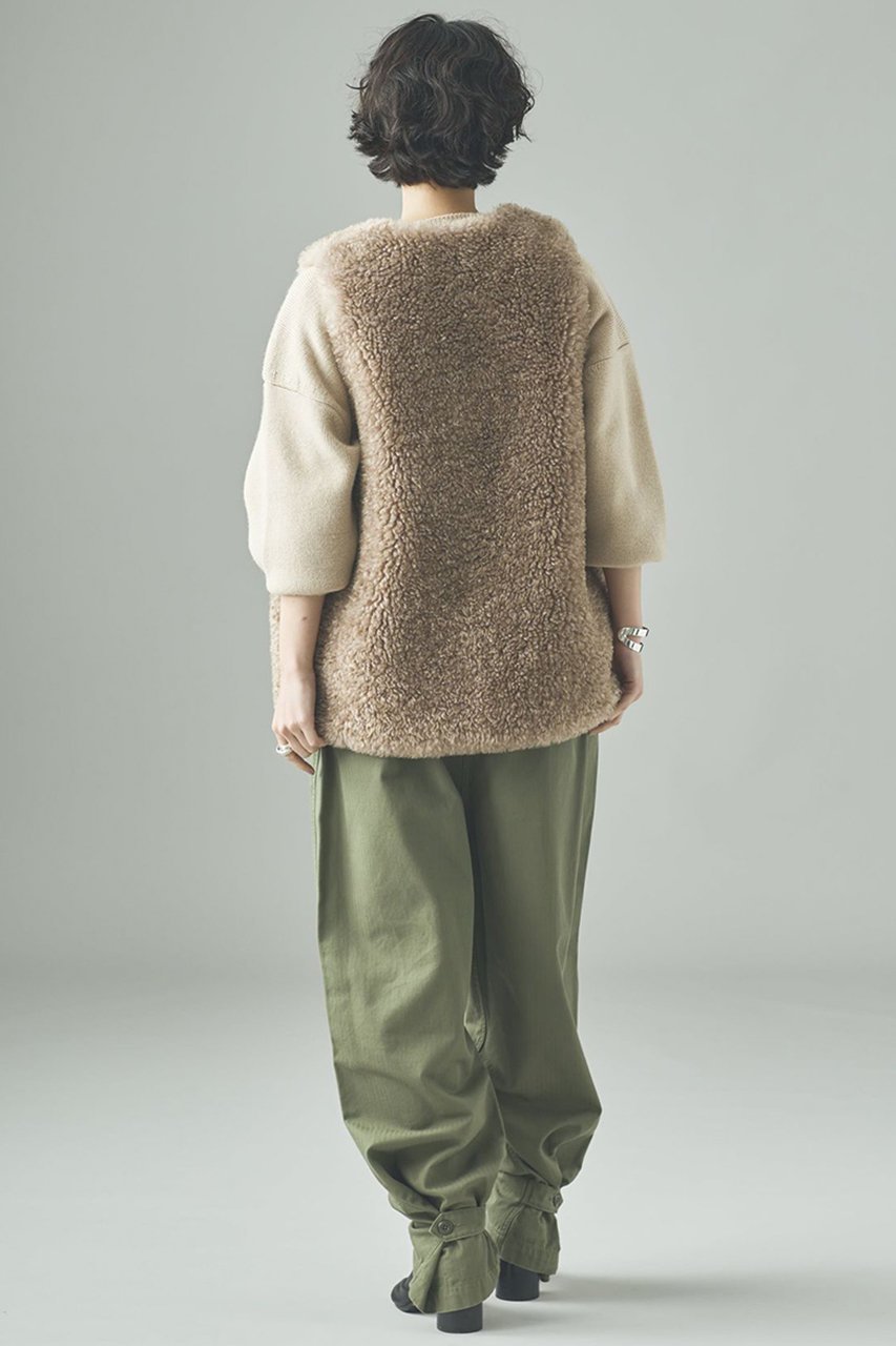 【カレンソロジー/Curensology】のリバーキルトファーベスト 人気、トレンドファッション・服の通販 founy(ファニー) 　ファッション　Fashion　レディースファッション　Fashion for Women　アウター　Coat / Outerwear Collection　レディースジャケット・軽アウター　Jackets　なめらか　Smooth, Silky Texture　イタリア　Italy　キルト　Quilt, Quilted Fabric　サテン　Satin, Glossy Fabric　シンプル　Simple, Minimal　ジップ　Zip, Zipper　ジャケット　Jacket, Outerwear　タフタ　Taffeta, Structured Fabric　バランス　Balance, Style Balance　フェイクファー　Faux Fur, Imitation Fur　ベスト　Vest, Waistcoat　エレガント 上品　Elegant　秋　Autumn　other-8|ID: prp329100004628587 ipo3291000000035651341