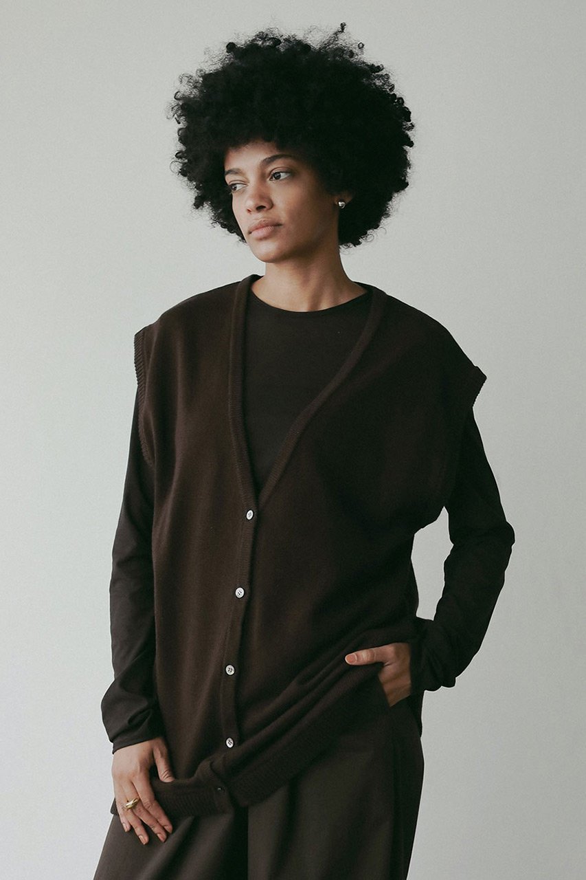 【ハー/HER.】の【8/7 12:00販売開始】コットンウールニットベスト 人気、トレンドファッション・服の通販 founy(ファニー) 　ファッション　Fashion　レディースファッション　Fashion for Women　トップス・カットソー　Cut & Sew Tops　ニット　Knit Tops & Sweaters　ベスト&ジレ / 重ね着スタイル　Vests & Gilets　カジュアルプルオーバー・ニットトップス　Pullovers & Knit Tops / Casual Pullovers　2025年　2025　2025-2026秋冬・A/W　Autumn/Winter 2025–26 AW25–26　インナー　Innerwear　ベスト　Vest, Waistcoat　夏　Summer　秋　Autumn　A/W・秋冬　Autumn/Winter　other-2|ID: prp329100004629343 ipo3291000000033285387