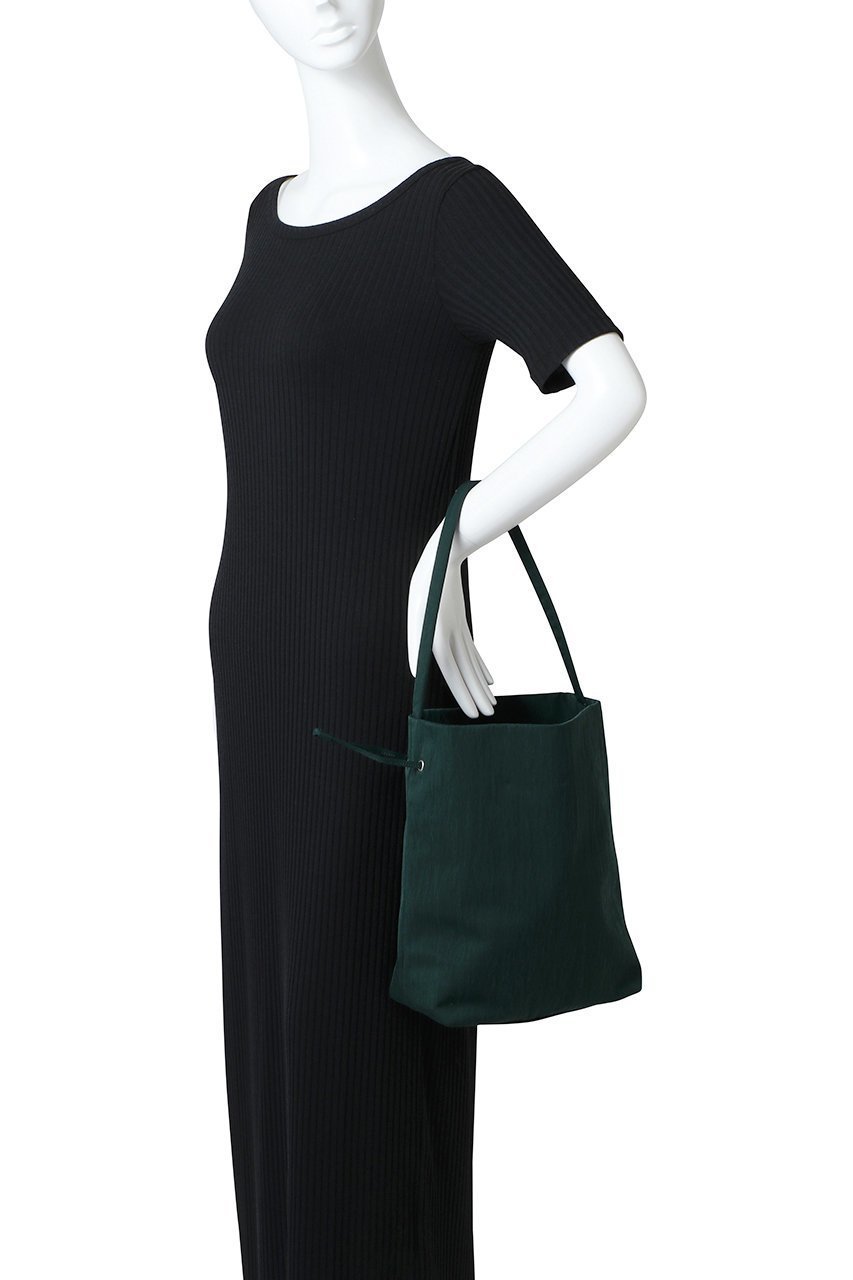 【メアリ オル ターナ/MARY AL TERNA】のWRAPPING リサイクルナイロンショルダートート M 人気、トレンドファッション・服の通販 founy(ファニー) 　ファッション　Fashion　レディースファッション　Fashion for Women　バッグ　Bags　2025年　2025　2025-2026秋冬・A/W　Autumn/Winter 2025–26 AW25–26　ショルダー　Shoulder, Shoulder Strap　スタイリッシュ　Stylish, Fashionable　巾着　Drawstring Bag, Kinchaku　A/W・秋冬　Autumn/Winter　other-7|ID: prp329100004630005 ipo3291000000033298292