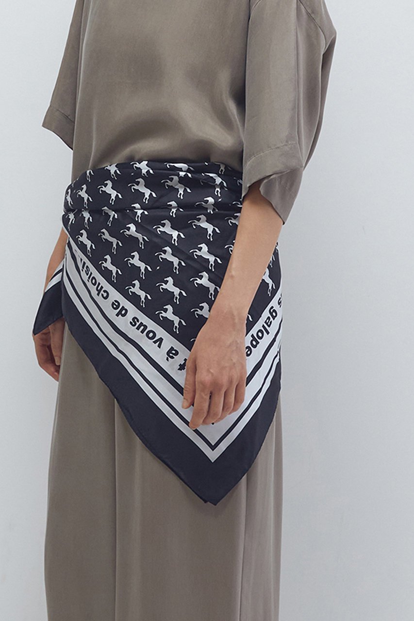 【プルミエ アロンディスモン/1er Arrondissement】のギャロップスカーフ 人気、トレンドファッション・服の通販 founy(ファニー) 　ファッション　Fashion　レディースファッション　Fashion for Women　ストール　Soft & Warm Scarves　マフラー・スヌード / 冬小物の定番　Scarves & Mufflers　シルク　Silk, 100% Silk　シンプル　Simple, Minimal　スカーフ　Scarf, Neckwear　ストール　Stole, Wrap　マフラー　Scarf, Muffler　モチーフ　Motif, Design Theme　other-8|ID: prp329100004630008 ipo3291000000033450903