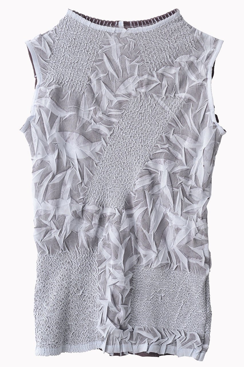 【ミューラル/MURRAL】のCrumpled ノースリーブトップス インテリア・キッズ・メンズ・レディースファッション・服の通販 founy(ファニー) 　ファッション　Fashion　レディースファッション　Fashion for Women　トップス・カットソー　Cut & Sew Tops　キャミソール&ノースリーブ　Camisoles & Sleeveless Tops　シャツ・ブラウス・オフィスカジュアル　Elegant Blouses & Button-Ups　ロングTシャツ・Tシャツ　Longline T-Shirts & Tees　カットソー・ベーシックTシャツ　Cut-and-Sewn Tops / Stretch Tees & Basics　2025年　2025　2025-2026秋冬・A/W　Autumn/Winter 2025–26 AW25–26　エレガント 上品　Elegant　コレクション　Collection, Seasonal Line　ショート　Short, Short Length　スリーブ　Sleeve, Long Sleeve / Short Sleeve　ノースリーブ　Sleeveless, No-Sleeve　プリント　Print, Printed Pattern　プリーツ　Pleats, Pleated　ランダム　Random, Irregular　A/W・秋冬　Autumn/Winter　グレー|ID: prp329100004630032 ipo3291000000033298509