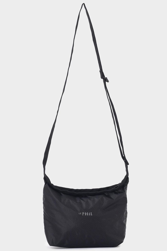 【ル フィル/LE PHIL】の《LE PHIL SPORTS》ライトタフタサコッシュ インテリア・キッズ・メンズ・レディースファッション・服の通販 founy(ファニー) https://founy.com/ ファッション Fashion レディースファッション Fashion for Women スポーツウェア Functional & Stylish Sportswear スポーツバッグ・ジム用ポーチ・バックパック Gym Bag / Sports Backpack / Pouch for Training バッグ Bags ショルダー Shoulder, Shoulder Strap シンプル Simple, Minimal スポーティ Sporty, Casual Athletic タフタ Taffeta, Structured Fabric フロント Front, Front Design ポシェット Pochette, Mini Bag ロング Long, Long-Length 軽量 Lightweight, Ultra Light |ID: prp329100004630114 ipo3291000000035101823