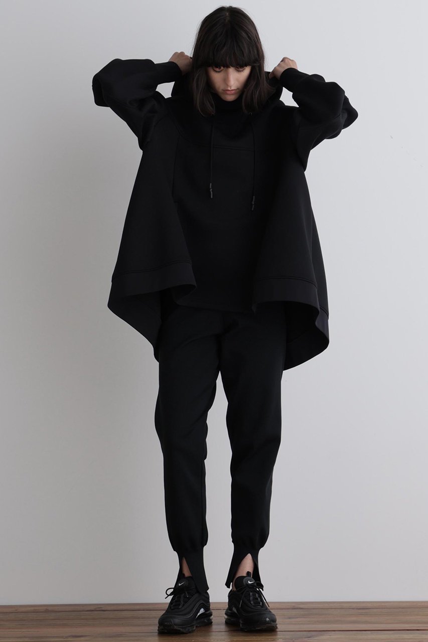 【ル フィル/LE PHIL】の《LE PHIL SPORTS》テックダンボールジャージフーディ 人気、トレンドファッション・服の通販 founy(ファニー) 　ファッション　Fashion　レディースファッション　Fashion for Women　トップス・カットソー　Cut & Sew Tops　シャツ・ブラウス・オフィスカジュアル　Elegant Blouses & Button-Ups　レディースパーカー・カジュアルフーディー　Casual Hoodies & Sweatshirts　ロングTシャツ・Tシャツ　Longline T-Shirts & Tees　スウェット・クルーネックトップス　Sweatshirts & Crewnecks / Relaxed Fit Sweat Tops　カットソー・ベーシックTシャツ　Cut-and-Sewn Tops / Stretch Tees & Basics　おすすめ　Recommended / Our Picks　ショート　Short, Short Length　スポーツ　Sports, Activewear　スポーティ　Sporty, Casual Athletic　フレア　Flare, Flared　レイン　Rain, Rainproof　other-3|ID: prp329100004630120 ipo3291000000033498512