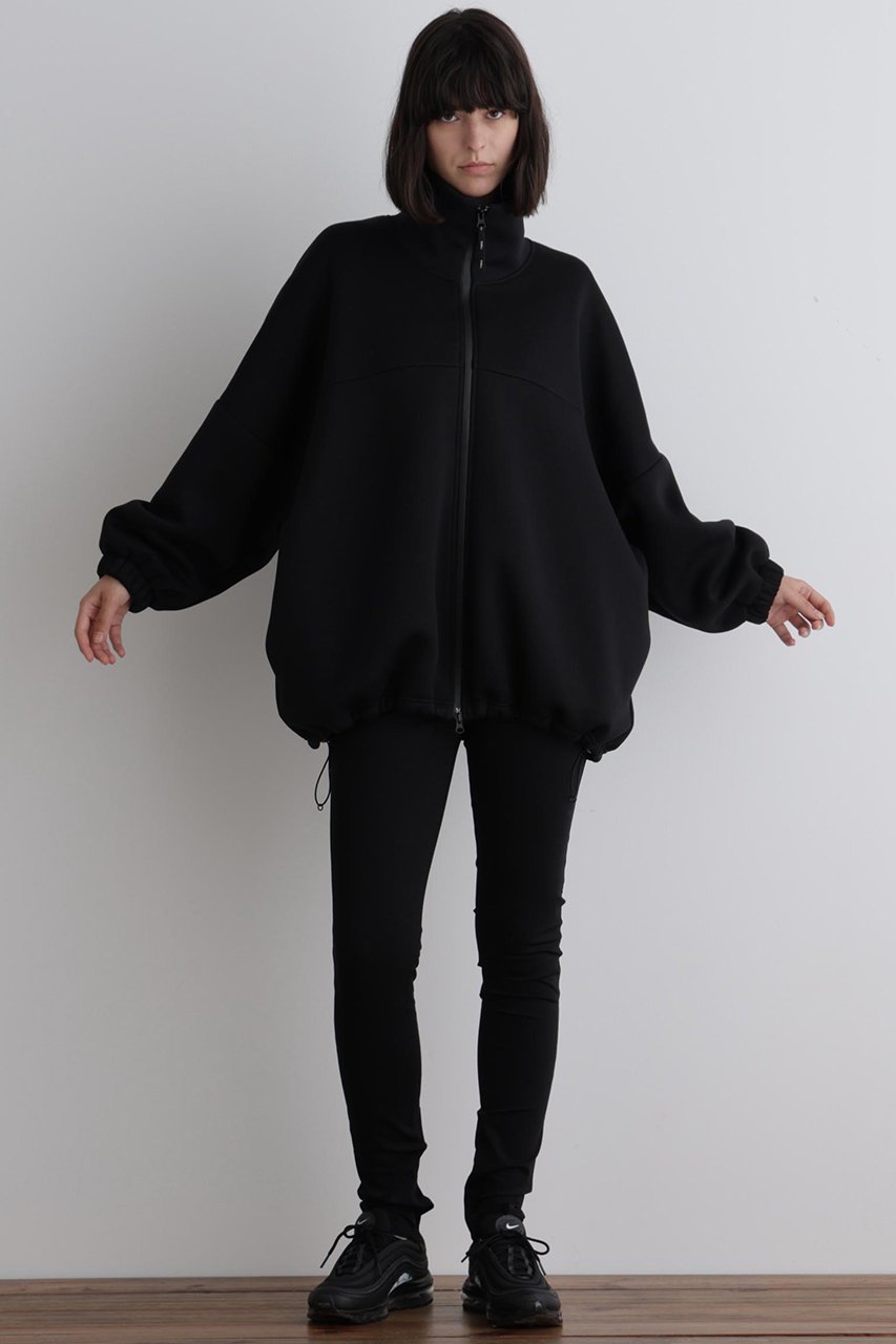 【ル フィル/LE PHIL】の《LE PHIL SPORTS》テックダンボールスタンドカラーブルゾン 人気、トレンドファッション・服の通販 founy(ファニー) 　ファッション　Fashion　レディースファッション　Fashion for Women　アウター　Coat / Outerwear Collection　レディースジャケット・軽アウター　Jackets　ブルゾンジャケット・スポーティアウター　Blouson Jackets　ギャザー　Gathered, Ruffled　ジャケット　Jacket, Outerwear　スポーティ　Sporty, Casual Athletic　ビッグ　Big, Oversized　フォルム　Silhouette, Form　ブルゾン　Blouson, Bomber Jacket　レイン　Rain, Rainproof　ワイド　Wide, Wide Fit　軽量　Lightweight, Ultra Light　other-3|ID: prp329100004630158 ipo3291000000033299672