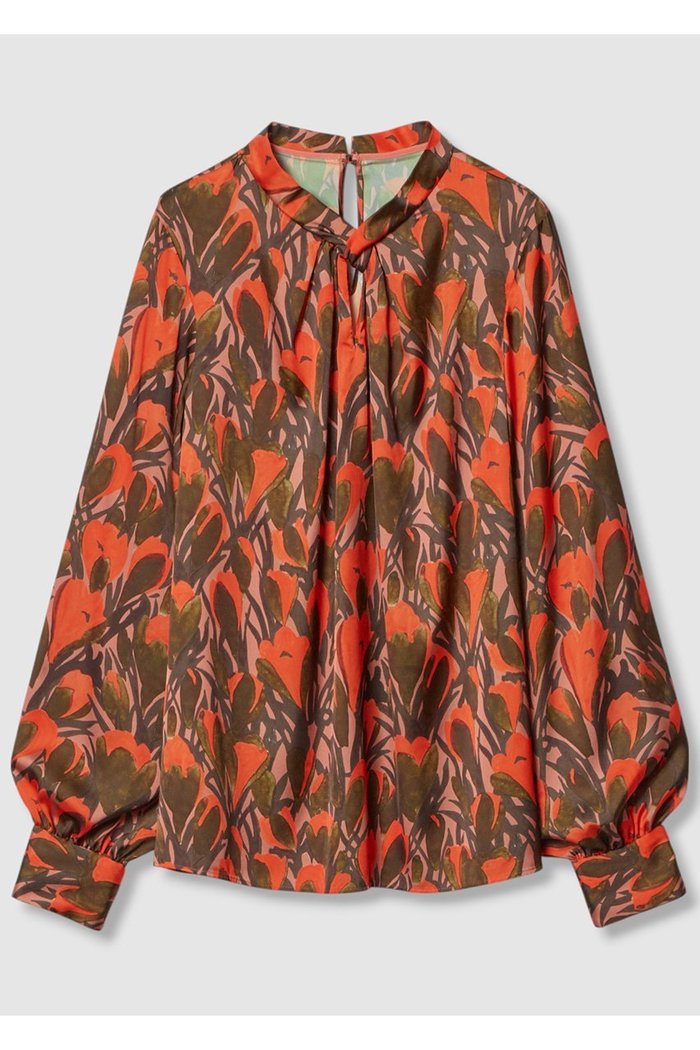 【アナイ/ANAYI】のペイントフラワープリントスリットネックブラウス インテリア・キッズ・メンズ・レディースファッション・服の通販 founy(ファニー) https://founy.com/ ファッション Fashion レディースファッション Fashion for Women トップス・カットソー Cut & Sew Tops シャツ・ブラウス・オフィスカジュアル Elegant Blouses & Button-Ups 花柄・フラワープリント・モチーフ Floral Prints & Motifs / Flower Pattern Tops おすすめ Recommended / Our Picks サテン Satin, Glossy Fabric スリット Slit, Slit Detail スリーブ Sleeve, Long Sleeve / Short Sleeve セットアップ Set-Up, Coordinated Outfit ツイスト Tweed, Tweed Fabric フロント Front, Front Design プリント Print, Printed Pattern ロング Long, Long-Length A/W・秋冬 Autumn/Winter |ID: prp329100004630806 ipo3291000000036241575