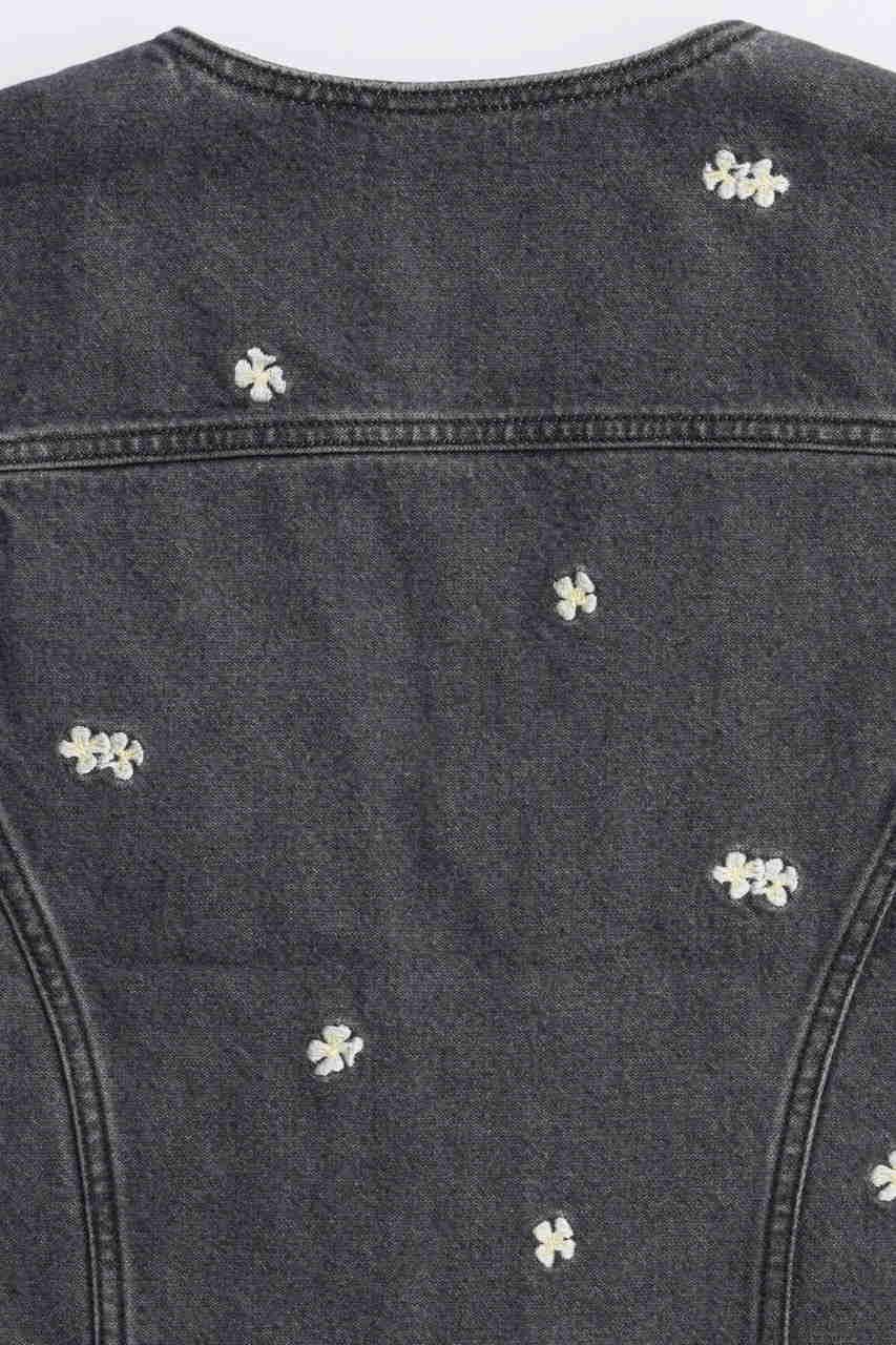 【メゾンスペシャル/MAISON SPECIAL】の【Wrangler×MAISON SPECIAL】Collaboration Flower Embroidery Denim Vest/ラングラーコラボレーションフラワーエンブロイダリーデニムベスト 人気、トレンドファッション・服の通販 founy(ファニー) 　ファッション　Fashion　レディースファッション　Fashion for Women　アウター　Coat / Outerwear Collection　レディースジャケット・軽アウター　Jackets　ウエスタン　Western Style　クラシカル　Classical, Vintage-Inspired　コンパクト　Compact, Small Size　ジャケット　Jacket, Outerwear　ジーンズ　Jeans, Denim Pants　デニム　Denim, Jeans Material　バランス　Balance, Style Balance　パターン　Pattern, Design Print　フラワー　Flower, Floral　ベスト　Vest, Waistcoat　ミックス　Mix, Mixed Style　モチーフ　Motif, Design Theme　ワーク　Workwear, Utility Style　A/W・秋冬　Autumn/Winter　2025年　2025　2025-2026秋冬・A/W　Autumn/Winter 2025–26 AW25–26　other-5|ID: prp329100004630825 ipo3291000000033313453