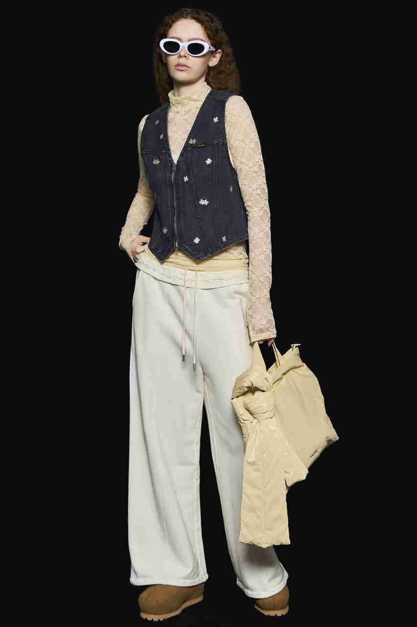 【メゾンスペシャル/MAISON SPECIAL】の【Wrangler×MAISON SPECIAL】Collaboration Flower Embroidery Denim Vest/ラングラーコラボレーションフラワーエンブロイダリーデニムベスト 人気、トレンドファッション・服の通販 founy(ファニー) 　ファッション　Fashion　レディースファッション　Fashion for Women　アウター　Coat / Outerwear Collection　レディースジャケット・軽アウター　Jackets　ウエスタン　Western Style　クラシカル　Classical, Vintage-Inspired　コンパクト　Compact, Small Size　ジャケット　Jacket, Outerwear　ジーンズ　Jeans, Denim Pants　デニム　Denim, Jeans Material　バランス　Balance, Style Balance　パターン　Pattern, Design Print　フラワー　Flower, Floral　ベスト　Vest, Waistcoat　ミックス　Mix, Mixed Style　モチーフ　Motif, Design Theme　ワーク　Workwear, Utility Style　A/W・秋冬　Autumn/Winter　2025年　2025　2025-2026秋冬・A/W　Autumn/Winter 2025–26 AW25–26　other-6|ID: prp329100004630825 ipo3291000000033313454