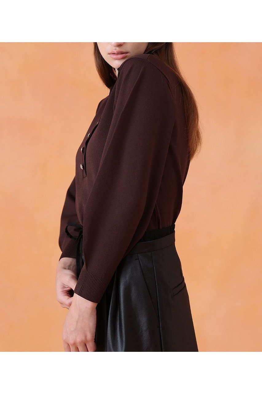 【アナイ/ANAYI】のプレーティングポロプルオーバー 人気、トレンドファッション・服の通販 founy(ファニー) 　ファッション　Fashion　レディースファッション　Fashion for Women　トップス・カットソー　Cut & Sew Tops　ニット　Knit Tops & Sweaters　カジュアルプルオーバー・ニットトップス　Pullovers & Knit Tops / Casual Pullovers　2025年　2025　2025-2026秋冬・A/W　Autumn/Winter 2025–26 AW25–26　なめらか　Smooth, Silky Texture　トレンド　Trend, Trending Now　フォルム　Silhouette, Form　フレア　Flare, Flared　フロント　Front, Front Design　ボトム　Bottoms, Lower Wear　メタル　Metal, Metal Parts　ワイド　Wide, Wide Fit　A/W・秋冬　Autumn/Winter　other-7|ID: prp329100004630845 ipo3291000000033313601