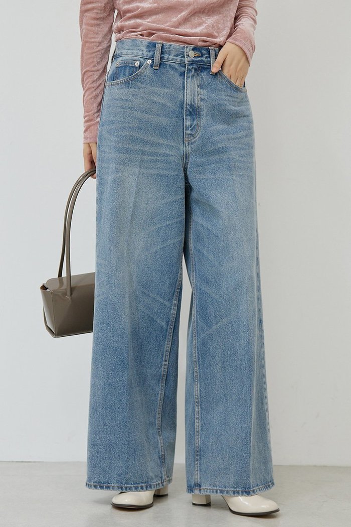 【ガリャルダガランテ/GALLARDAGALANTE】のセンタープレスワイドデニム インテリア・キッズ・メンズ・レディースファッション・服の通販 founy(ファニー) https://founy.com/ ファッション Fashion レディースファッション Fashion for Women パンツ Pants & Trousers デニムパンツ・ジーンズ・美脚デニム Denim Jeans & Pants デニム Denim, Jeans Material リラックス Relax, Relaxed Fit ルーズ Loose, Oversized ワイド Wide, Wide Fit 定番 Standard, Basic Item |ID: prp329100004630847 ipo3291000000036132458