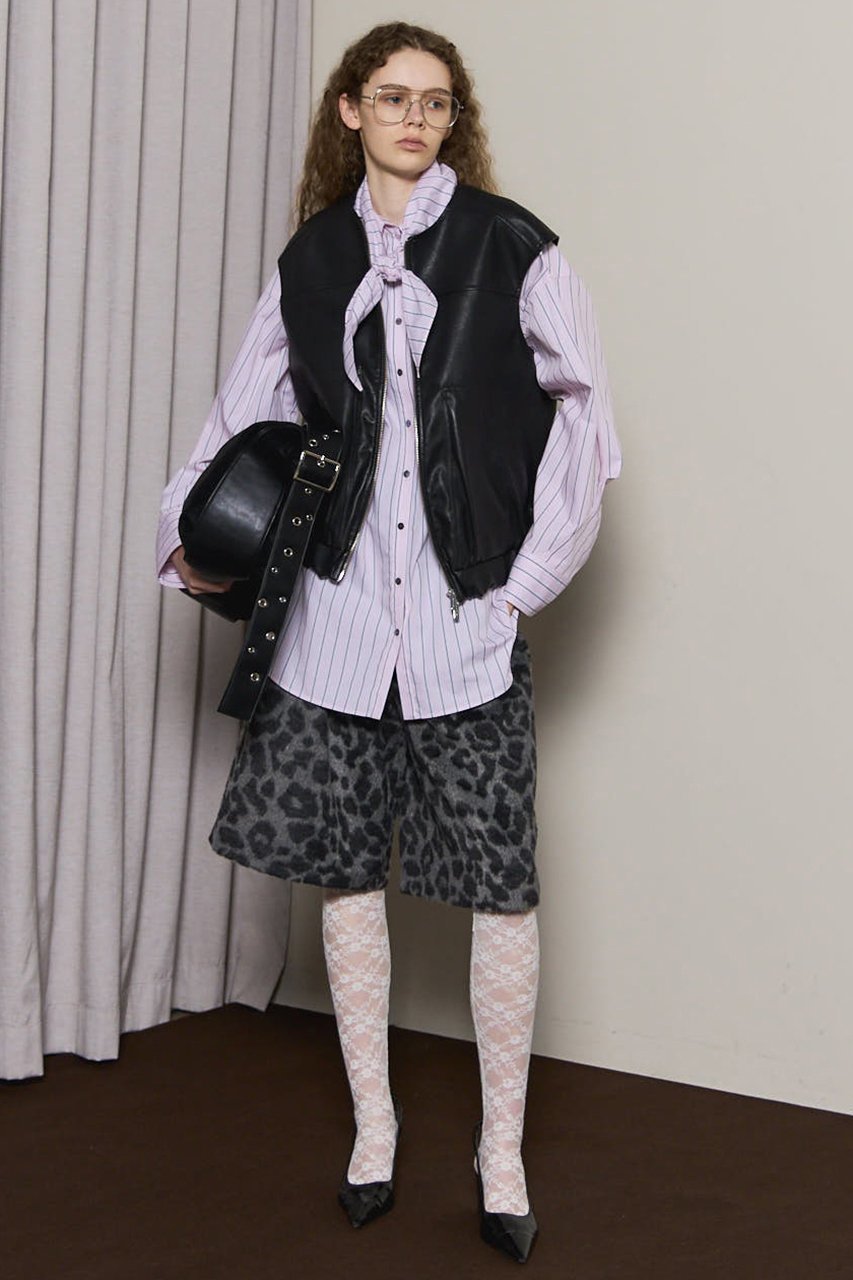 【メゾンスペシャル/MAISON SPECIAL】のfaux Leather Vest/フェイクレザーベスト 人気、トレンドファッション・服の通販 founy(ファニー) 　ファッション　Fashion　レディースファッション　Fashion for Women　アウター　Coat / Outerwear Collection　レディースジャケット・軽アウター　Jackets　インナー　Innerwear　ギャザー　Gathered, Ruffled　ジップ　Zip, Zipper　ジャケット　Jacket, Outerwear　バランス　Balance, Style Balance　フェイクレザー　Faux Leather, PU Leather　フロント　Front, Front Design　ベスト　Vest, Waistcoat　メタリック　Metallic, Shiny Finish　モダン　Modern, Contemporary　リアル　Real, Realistic　羽織　Haori, Light Jacket　軽量　Lightweight, Ultra Light　other-8|ID: prp329100004631641 ipo3291000000035884154