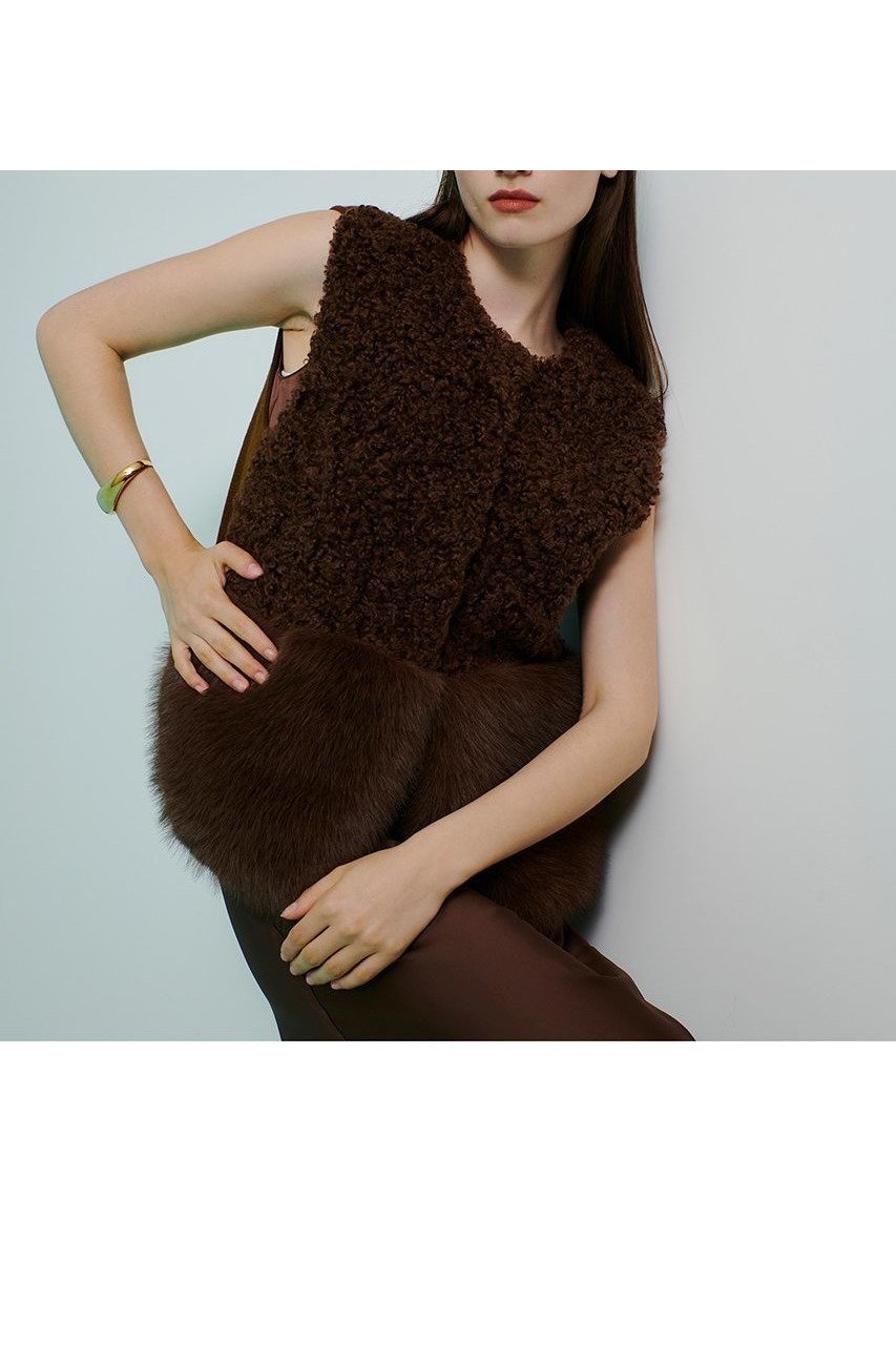【アルアバイル/allureville】のフェイクボアコンビニットジレ 人気、トレンドファッション・服の通販 founy(ファニー) 　ファッション　Fashion　レディースファッション　Fashion for Women　アウター　Coat / Outerwear Collection　レディースジャケット・軽アウター　Jackets　2025年　2025　2025-2026秋冬・A/W　Autumn/Winter 2025–26 AW25–26　コンパクト　Compact, Small Size　ジャケット　Jacket, Outerwear　スポーティ　Sporty, Casual Athletic　ドット　Polka Dot, Dot Pattern　フォックス　Fox, Fox Fur　ベスト　Vest, Waistcoat　A/W・秋冬　Autumn/Winter　other-5|ID: prp329100004631646 ipo3291000000033328712