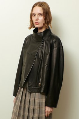 【アルアバイル/allureville】 レザーブルゾン人気、トレンドファッション・服の通販 founy(ファニー) ファッション Fashion レディースファッション Fashion for Women アウター Coat / Outerwear Collection レディースジャケット・軽アウター Jackets ブルゾンジャケット・スポーティアウター Blouson Jackets 2025年 2025 2025-2026秋冬・A/W Autumn/Winter 2025–26 AW25–26 おすすめ Recommended / Our Picks ジャケット Jacket, Outerwear フォルム Silhouette, Form ブルゾン Blouson, Bomber Jacket マニッシュ Mannish, Boyish A/W・秋冬 Autumn/Winter |ID:prp329100004631647