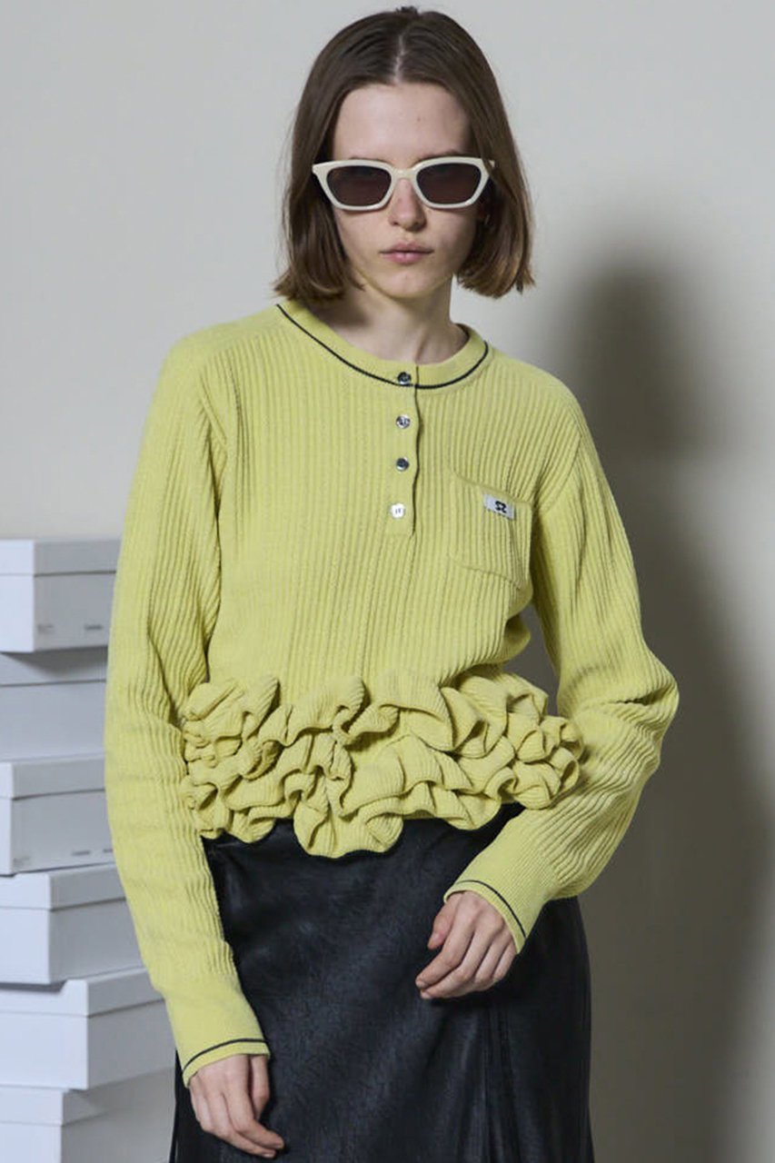 【メゾンスペシャル/MAISON SPECIAL】のRuffled Hem Chenille Knit Tops/ラッフルヘムモールニットトップス 人気、トレンドファッション・服の通販 founy(ファニー) 　ファッション　Fashion　レディースファッション　Fashion for Women　トップス・カットソー　Cut & Sew Tops　ニット　Knit Tops & Sweaters　カジュアルプルオーバー・ニットトップス　Pullovers & Knit Tops / Casual Pullovers　2025年　2025　2025-2026秋冬・A/W　Autumn/Winter 2025–26 AW25–26　なめらか　Smooth, Silky Texture　コンパクト　Compact, Small Size　テクスチャー　Texture, Textured Fabric　バランス　Balance, Style Balance　ベロア　Velour, Soft Velvet　モチーフ　Motif, Design Theme　エレガント 上品　Elegant　A/W・秋冬　Autumn/Winter　other-3|ID: prp329100004631663 ipo3291000000033328932