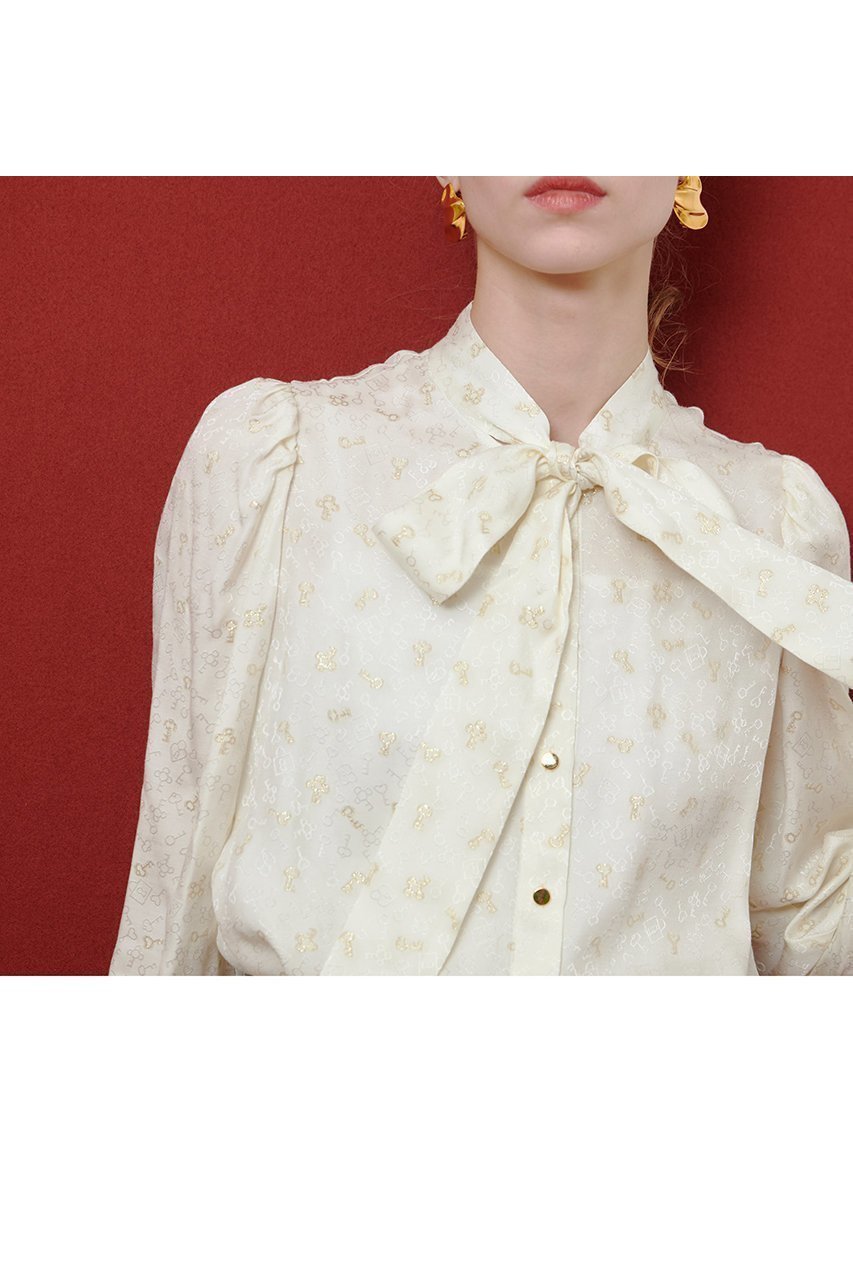 【アルアバイル/allureville】の【LOULOU WILLOUGHBY】KEYジャガードボウタイブラウス インテリア・キッズ・メンズ・レディースファッション・服の通販 founy(ファニー) 　ファッション　Fashion　レディースファッション　Fashion for Women　トップス・カットソー　Cut & Sew Tops　シャツ・ブラウス・オフィスカジュアル　Elegant Blouses & Button-Ups　2025年　2025　2025-2026秋冬・A/W　Autumn/Winter 2025–26 AW25–26　インナー　Innerwear　カフス　Cuff Design　ギャザー　Gathered, Ruffled　シルバー　Silver, Metallic Silver　シンプル　Simple, Minimal　ジャカード／ジャガード　Jacquard, Woven Pattern　ジャケット　Jacket, Outerwear　スリーブ　Sleeve, Long Sleeve / Short Sleeve　モチーフ　Motif, Design Theme　リボン　Ribbon, Bow　ロング　Long, Long-Length　無地　Plain, Solid Color　A/W・秋冬　Autumn/Winter　オフホワイト|ID: prp329100004632807 ipo3291000000033341656