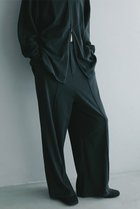 【エトレトウキョウ/ETRE TOKYO】のピンタックリラクシーパンツ チャコールグレー|ID: prp329100004632876 ipo3291000000036181552