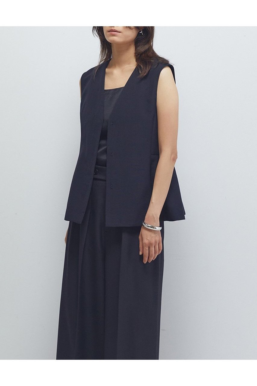 【プルミエ アロンディスモン/1er Arrondissement】のペプラムジレ インテリア・キッズ・メンズ・レディースファッション・服の通販 founy(ファニー) 　ファッション　Fashion　レディースファッション　Fashion for Women　アウター　Coat / Outerwear Collection　レディースジャケット・軽アウター　Jackets　2025年　2025　2025-2026秋冬・A/W　Autumn/Winter 2025–26 AW25–26　おすすめ　Recommended / Our Picks　インナー　Innerwear　コンパクト　Compact, Small Size　ジャケット　Jacket, Outerwear　タートルネック　Turtleneck, High Neck　デニム　Denim, Jeans Material　バランス　Balance, Style Balance　ベスト　Vest, Waistcoat　ペプラム　Peplum, Flared Hem　ボトム　Bottoms, Lower Wear　エレガント 上品　Elegant　A/W・秋冬　Autumn/Winter　ネイビー|ID: prp329100004634677 ipo3291000000033369562